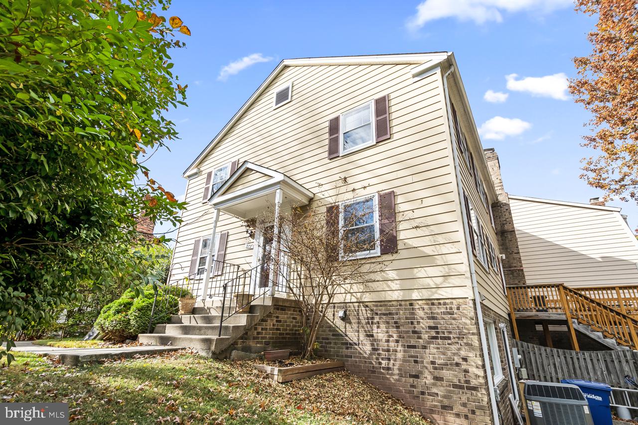 312 HOLLY CT, HERNDON, Virginia 20170, 5 Bedrooms Bedrooms, ,2 BathroomsBathrooms,Residential,For sale,312 HOLLY CT,VAFX2268292 MLS # VAFX2268292