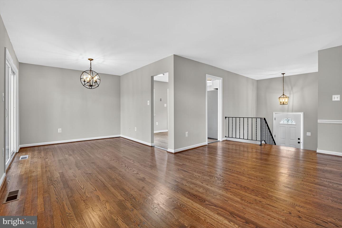 2561 PAXTON ST, WOODBRIDGE, Virginia 22192, 5 Bedrooms Bedrooms, ,2 BathroomsBathrooms,Residential,For sale,2561 PAXTON ST,VAPW2104546 MLS # VAPW2104546