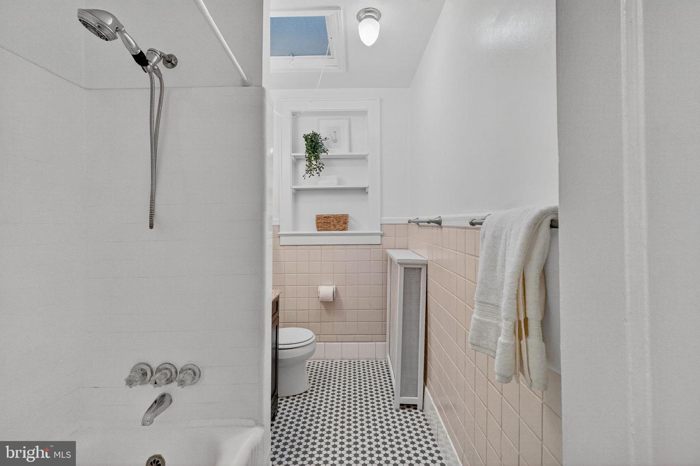 424 23RD PL NE, WASHINGTON, District Of Columbia 20002, 2 Bedrooms Bedrooms, ,1 BathroomBathrooms,Residential,For sale,424 23RD PL NE,DCDC2224234 MLS # DCDC2224234