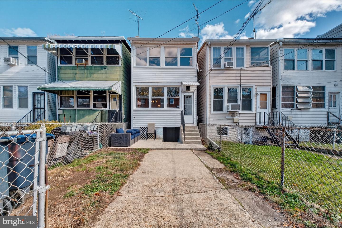 424 23RD PL NE, WASHINGTON, District Of Columbia 20002, 2 Bedrooms Bedrooms, ,1 BathroomBathrooms,Residential,For sale,424 23RD PL NE,DCDC2224234 MLS # DCDC2224234