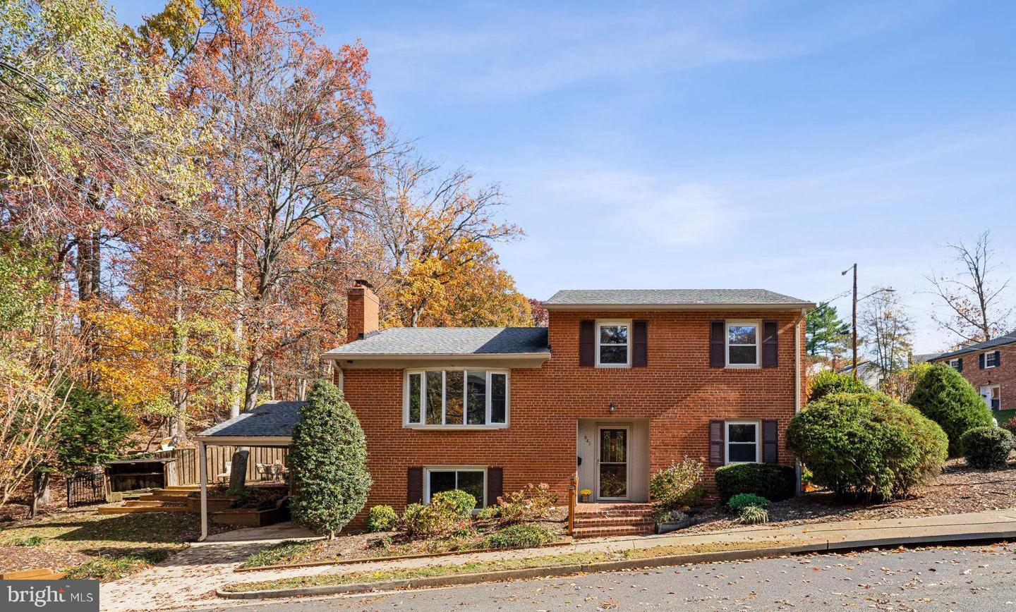 641 S GREENBRIER ST, ARLINGTON, Virginia 22204, 5 Bedrooms Bedrooms, ,2 BathroomsBathrooms,Residential,For sale,641 S GREENBRIER ST,VAAR2064298 MLS # VAAR2064298