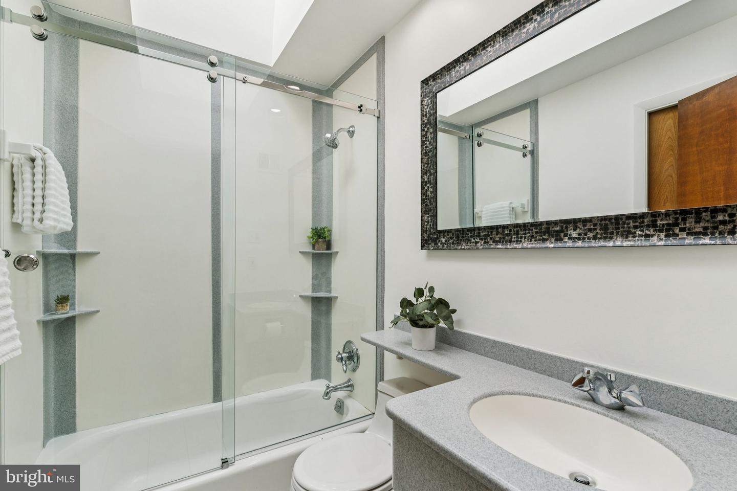 641 S GREENBRIER ST, ARLINGTON, Virginia 22204, 5 Bedrooms Bedrooms, ,2 BathroomsBathrooms,Residential,For sale,641 S GREENBRIER ST,VAAR2064298 MLS # VAAR2064298