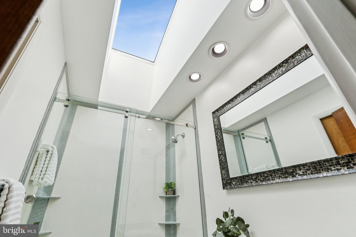 641 S GREENBRIER ST, ARLINGTON, Virginia 22204, 5 Bedrooms Bedrooms, ,2 BathroomsBathrooms,Residential,For sale,641 S GREENBRIER ST,VAAR2064298 MLS # VAAR2064298