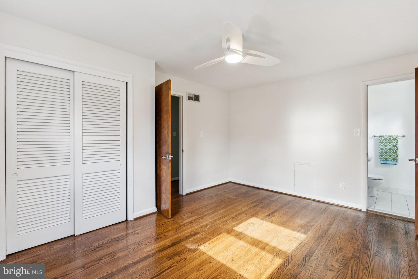 641 S GREENBRIER ST, ARLINGTON, Virginia 22204, 5 Bedrooms Bedrooms, ,2 BathroomsBathrooms,Residential,For sale,641 S GREENBRIER ST,VAAR2064298 MLS # VAAR2064298