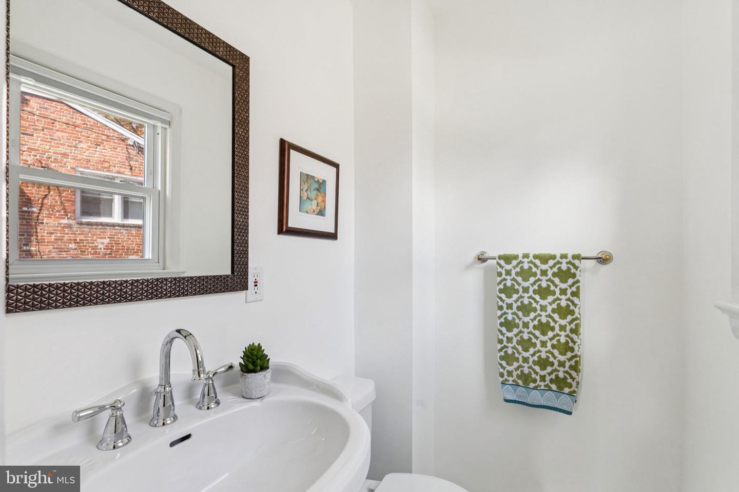 641 S GREENBRIER ST, ARLINGTON, Virginia 22204, 5 Bedrooms Bedrooms, ,2 BathroomsBathrooms,Residential,For sale,641 S GREENBRIER ST,VAAR2064298 MLS # VAAR2064298