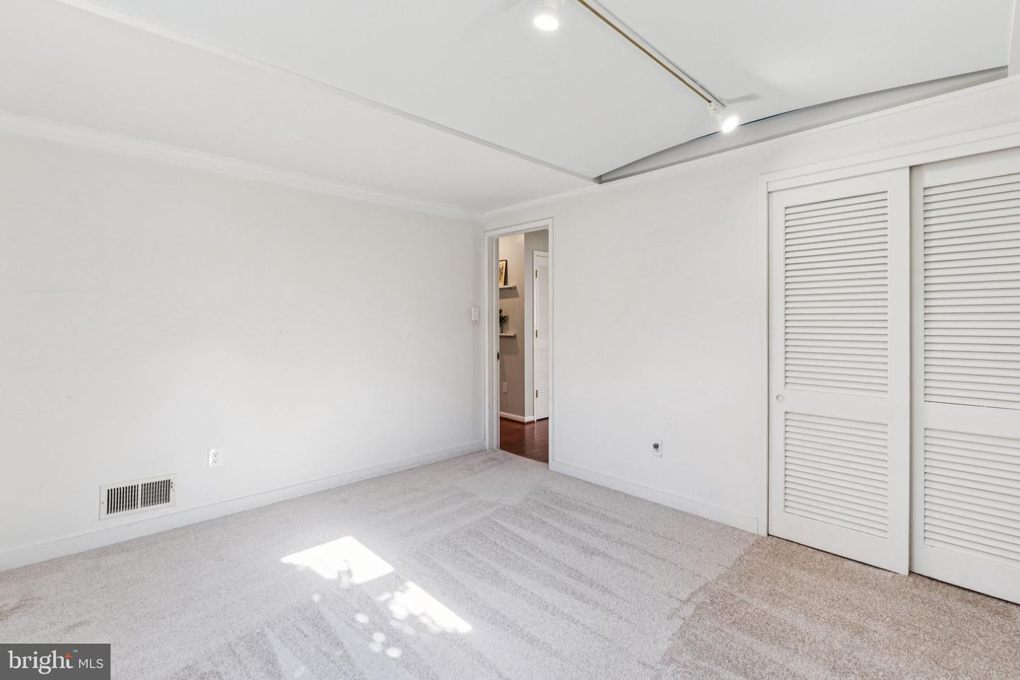 641 S GREENBRIER ST, ARLINGTON, Virginia 22204, 5 Bedrooms Bedrooms, ,2 BathroomsBathrooms,Residential,For sale,641 S GREENBRIER ST,VAAR2064298 MLS # VAAR2064298