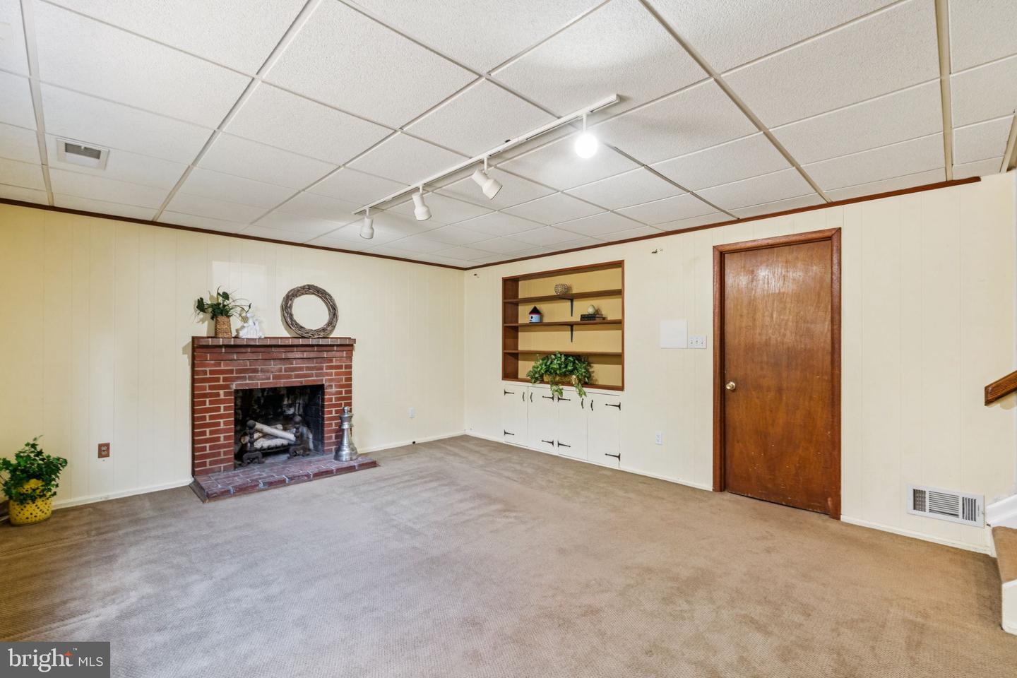 641 S GREENBRIER ST, ARLINGTON, Virginia 22204, 5 Bedrooms Bedrooms, ,2 BathroomsBathrooms,Residential,For sale,641 S GREENBRIER ST,VAAR2064298 MLS # VAAR2064298