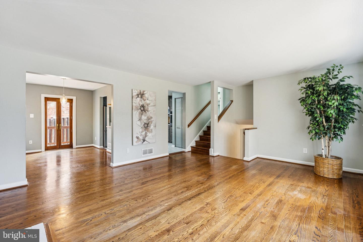 641 S GREENBRIER ST, ARLINGTON, Virginia 22204, 5 Bedrooms Bedrooms, ,2 BathroomsBathrooms,Residential,For sale,641 S GREENBRIER ST,VAAR2064298 MLS # VAAR2064298