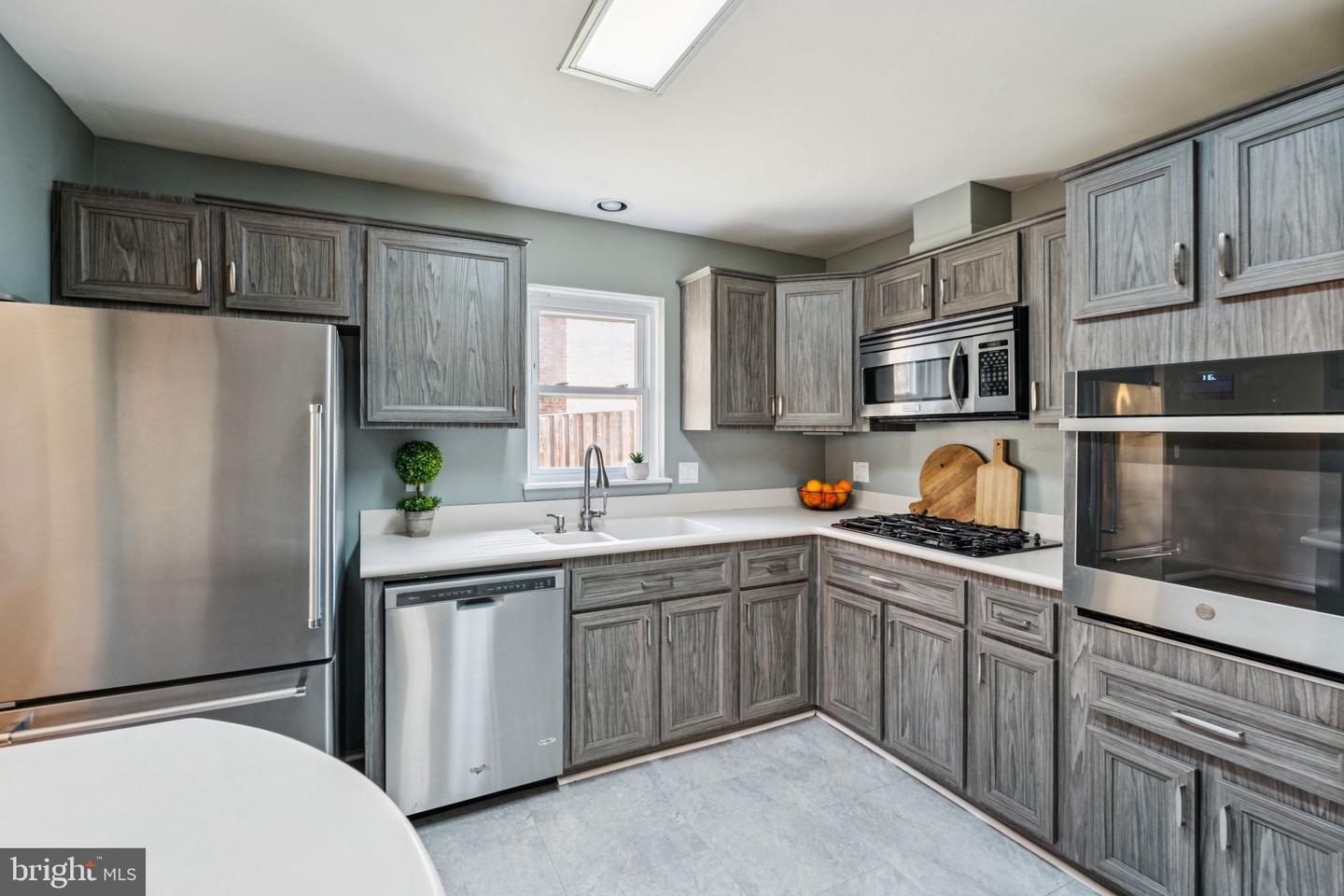 641 S GREENBRIER ST, ARLINGTON, Virginia 22204, 5 Bedrooms Bedrooms, ,2 BathroomsBathrooms,Residential,For sale,641 S GREENBRIER ST,VAAR2064298 MLS # VAAR2064298