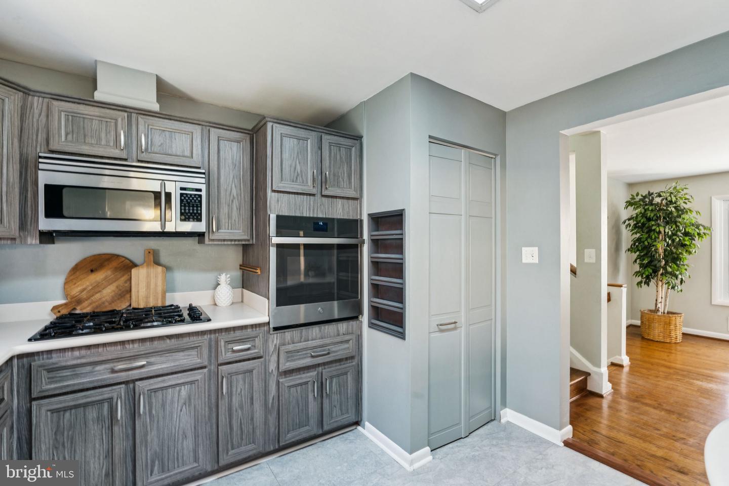 641 S GREENBRIER ST, ARLINGTON, Virginia 22204, 5 Bedrooms Bedrooms, ,2 BathroomsBathrooms,Residential,For sale,641 S GREENBRIER ST,VAAR2064298 MLS # VAAR2064298