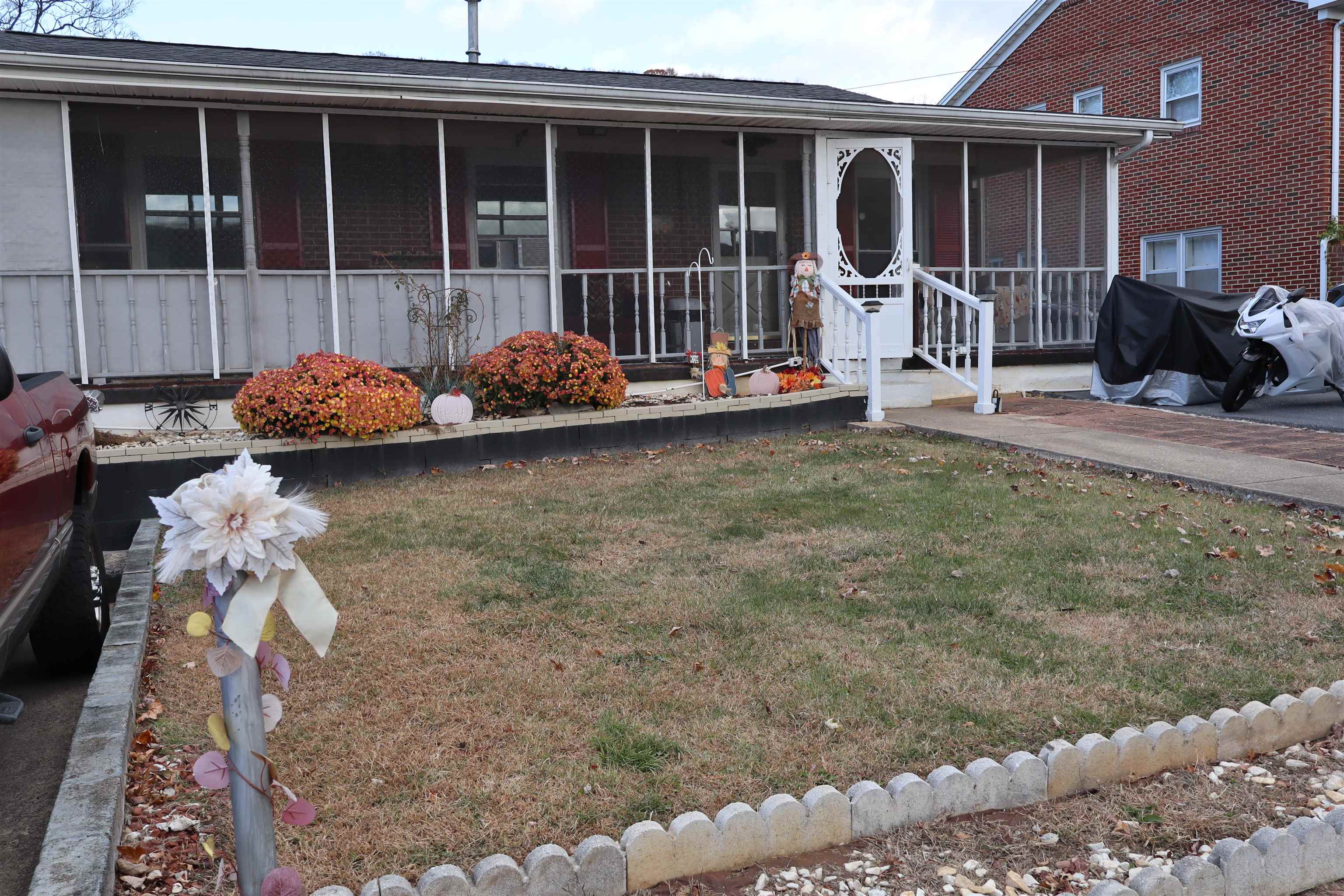 351 CAMPBELL ST, STAUNTON, Virginia 24401, 3 Bedrooms Bedrooms, ,1 BathroomBathrooms,Residential,351 CAMPBELL ST,671027 MLS # 671027