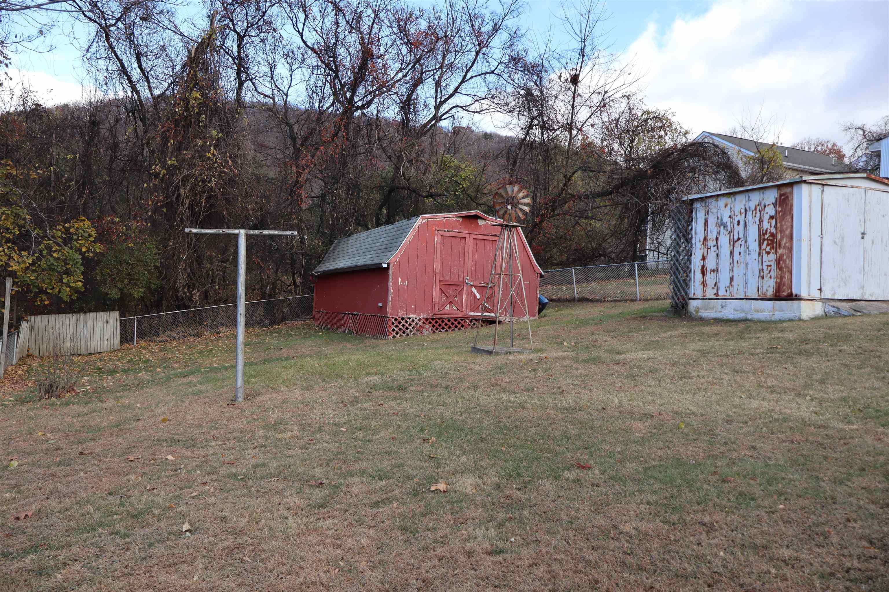 351 CAMPBELL ST, STAUNTON, Virginia 24401, 3 Bedrooms Bedrooms, ,1 BathroomBathrooms,Residential,351 CAMPBELL ST,671027 MLS # 671027