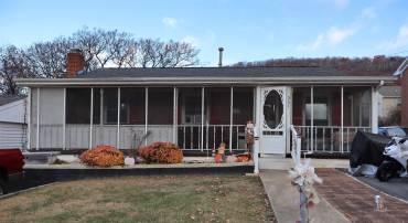 351 CAMPBELL ST, STAUNTON, Virginia 24401, 3 Bedrooms Bedrooms, ,1 BathroomBathrooms,Residential,351 CAMPBELL ST,671027 MLS # 671027