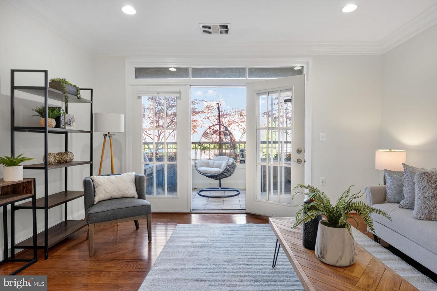 1115 CAMERON ST #119, ALEXANDRIA, Virginia 22314, 2 Bedrooms Bedrooms, ,2 BathroomsBathrooms,Residential,For sale,1115 CAMERON ST #119,VAAX2050470 MLS # VAAX2050470