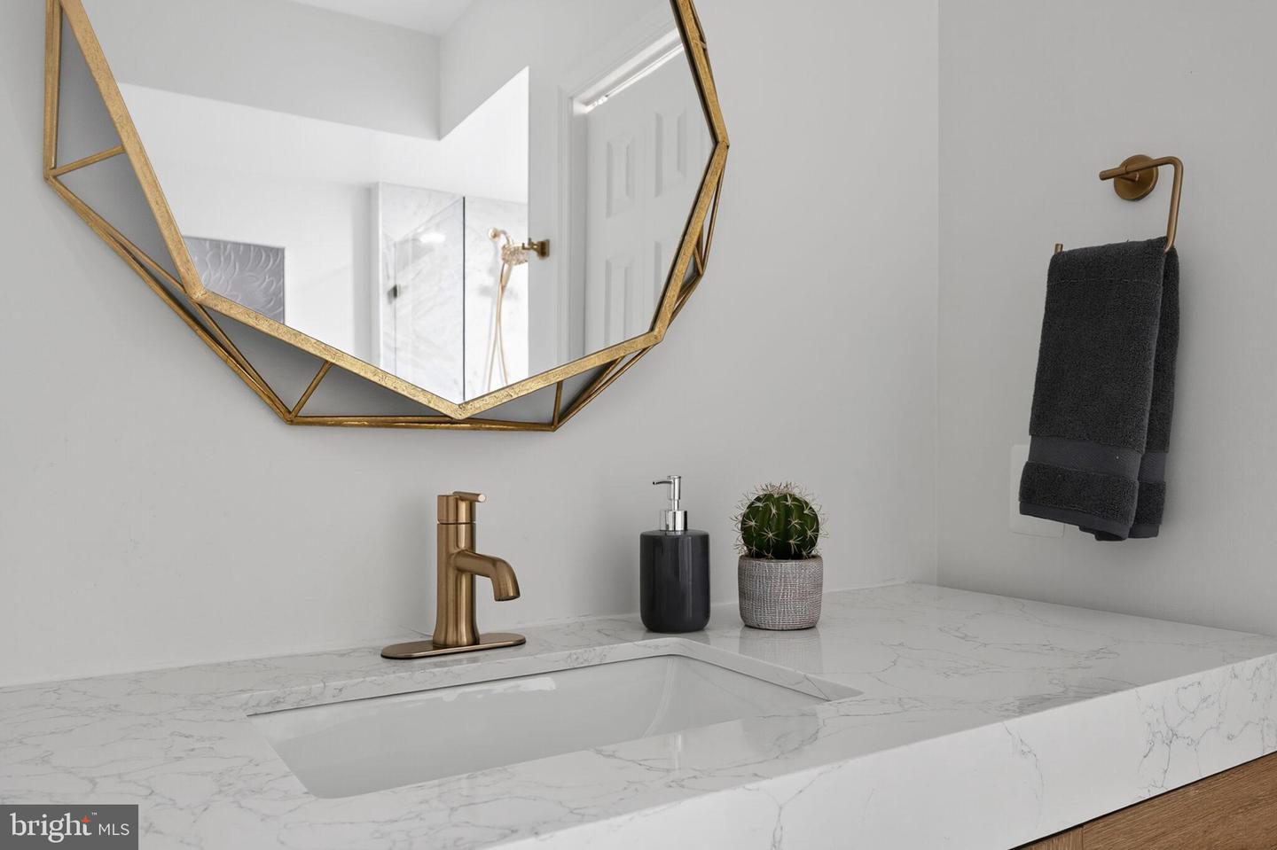 1115 CAMERON ST #119, ALEXANDRIA, Virginia 22314, 2 Bedrooms Bedrooms, ,2 BathroomsBathrooms,Residential,For sale,1115 CAMERON ST #119,VAAX2050470 MLS # VAAX2050470