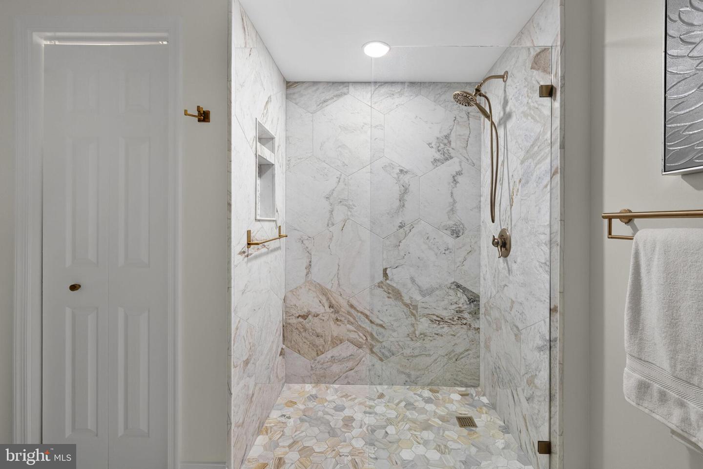 1115 CAMERON ST #119, ALEXANDRIA, Virginia 22314, 2 Bedrooms Bedrooms, ,2 BathroomsBathrooms,Residential,For sale,1115 CAMERON ST #119,VAAX2050470 MLS # VAAX2050470