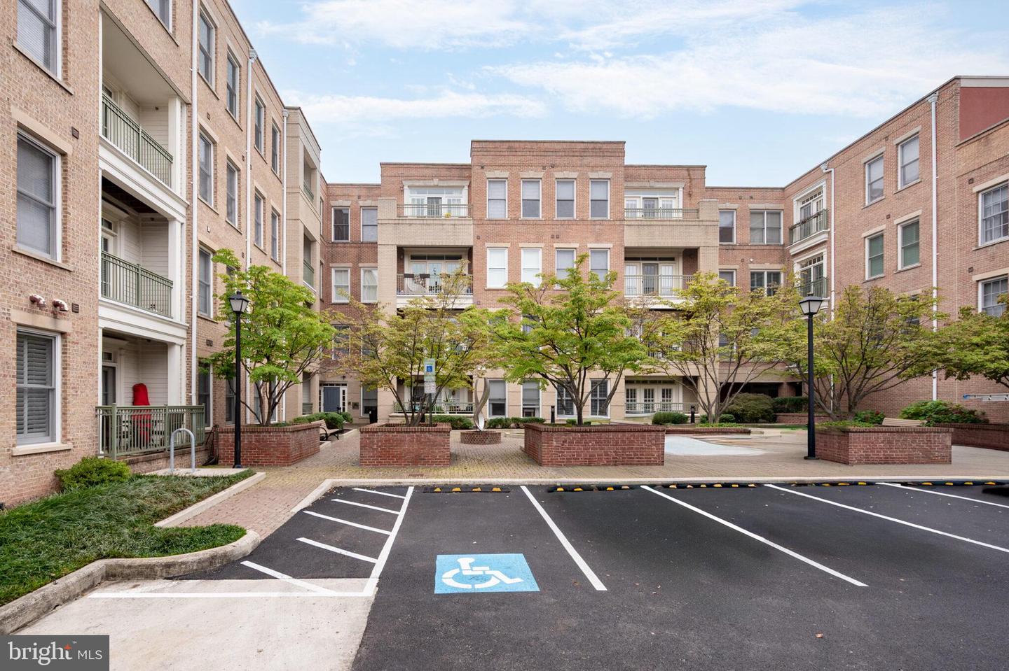 1115 CAMERON ST #119, ALEXANDRIA, Virginia 22314, 2 Bedrooms Bedrooms, ,2 BathroomsBathrooms,Residential,For sale,1115 CAMERON ST #119,VAAX2050470 MLS # VAAX2050470