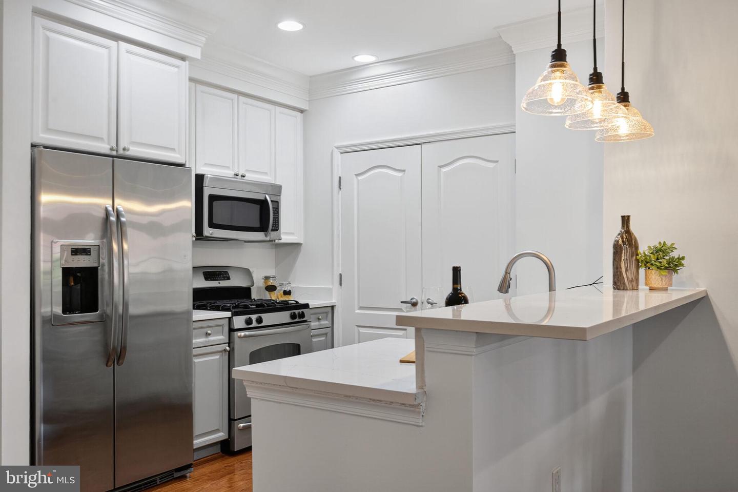 1115 CAMERON ST #119, ALEXANDRIA, Virginia 22314, 2 Bedrooms Bedrooms, ,2 BathroomsBathrooms,Residential,For sale,1115 CAMERON ST #119,VAAX2050470 MLS # VAAX2050470