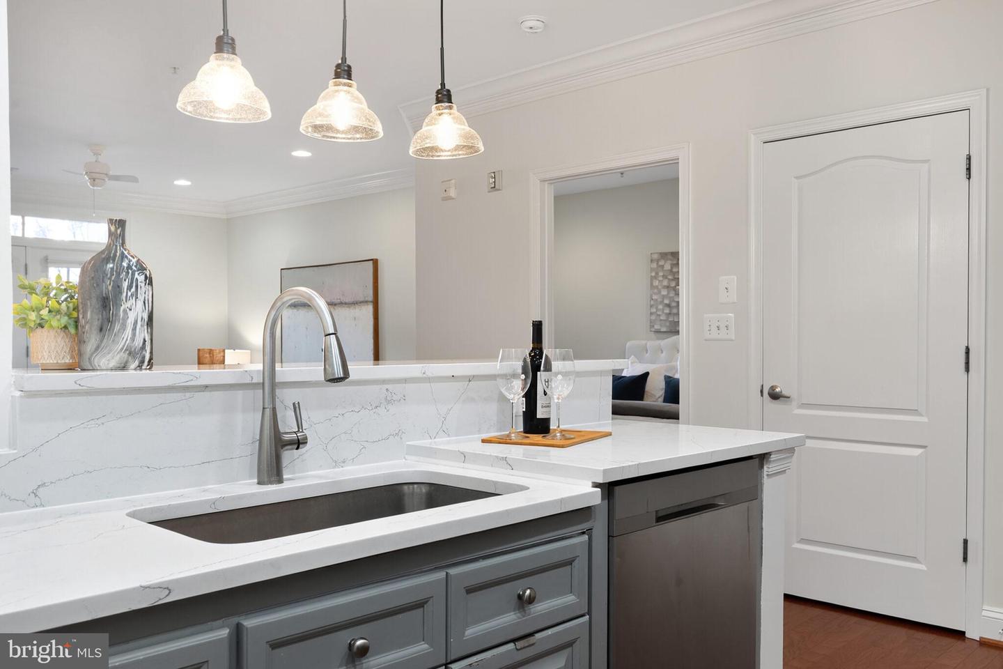 1115 CAMERON ST #119, ALEXANDRIA, Virginia 22314, 2 Bedrooms Bedrooms, ,2 BathroomsBathrooms,Residential,For sale,1115 CAMERON ST #119,VAAX2050470 MLS # VAAX2050470