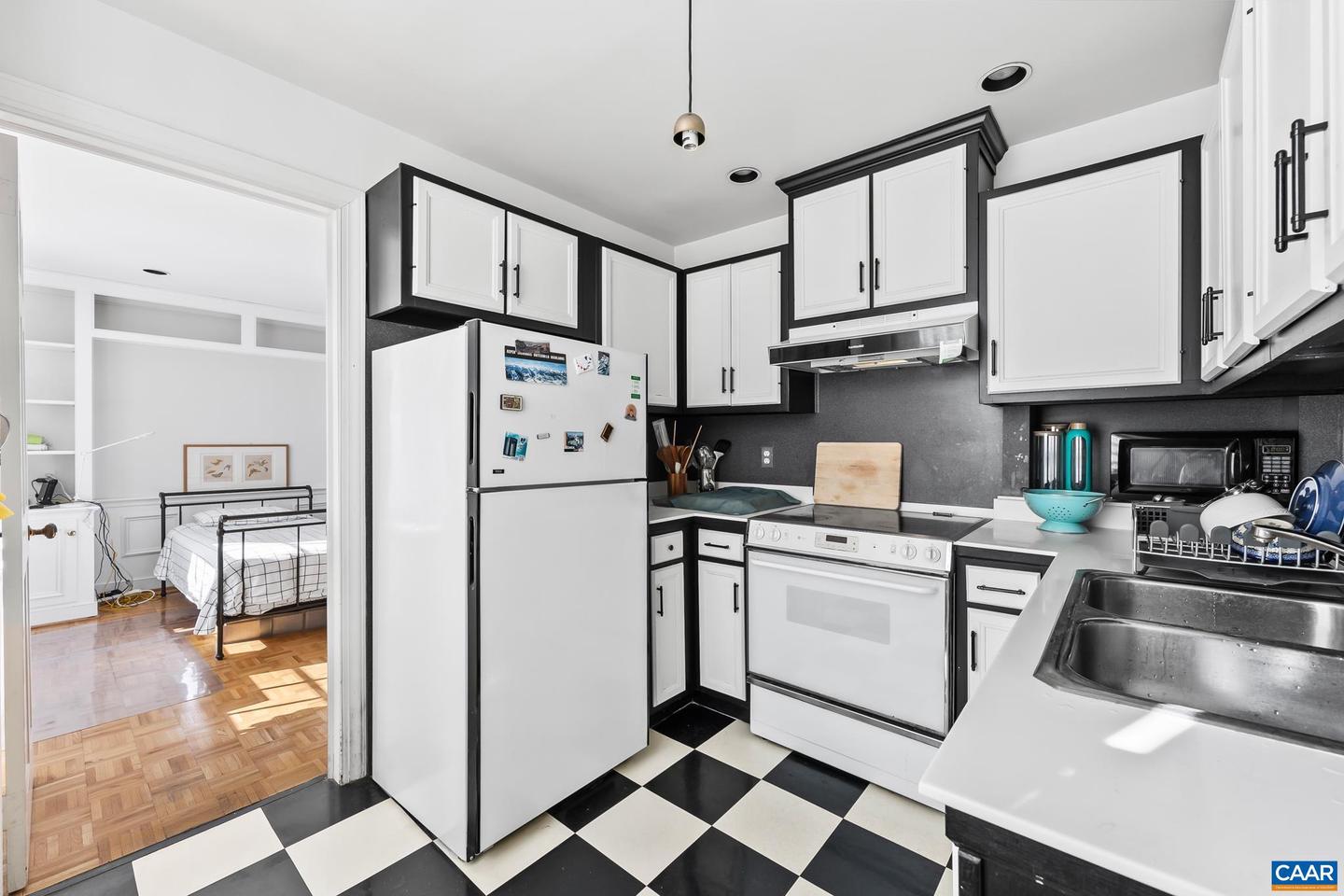 500 COURT SQ #505, CHARLOTTESVILLE, Virginia 22902, ,1 BathroomBathrooms,Residential,For sale,500 COURT SQ #505,669711 MLS # 669711 500 COURT SQ #505, CHARLOTTESVILLE, Virginia 22902, ,1 BathroomBathrooms,Residential,For sale,500 COURT SQ #505,669711 MLS # 669711