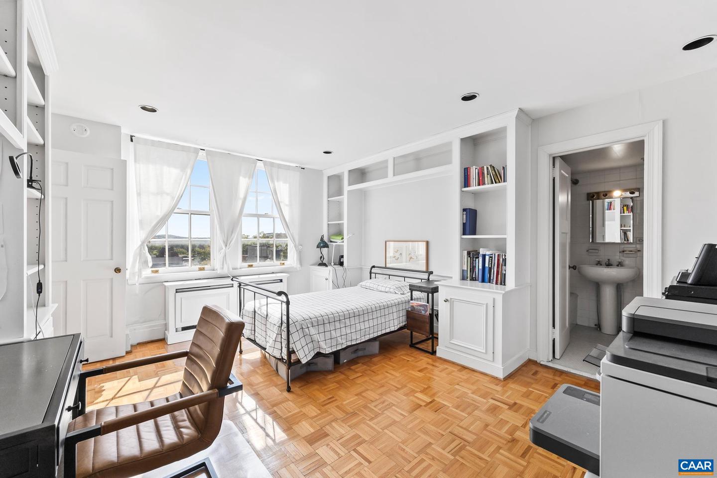 500 COURT SQ #505, CHARLOTTESVILLE, Virginia 22902, ,1 BathroomBathrooms,Residential,For sale,500 COURT SQ #505,669711 MLS # 669711 500 COURT SQ #505, CHARLOTTESVILLE, Virginia 22902, ,1 BathroomBathrooms,Residential,For sale,500 COURT SQ #505,669711 MLS # 669711