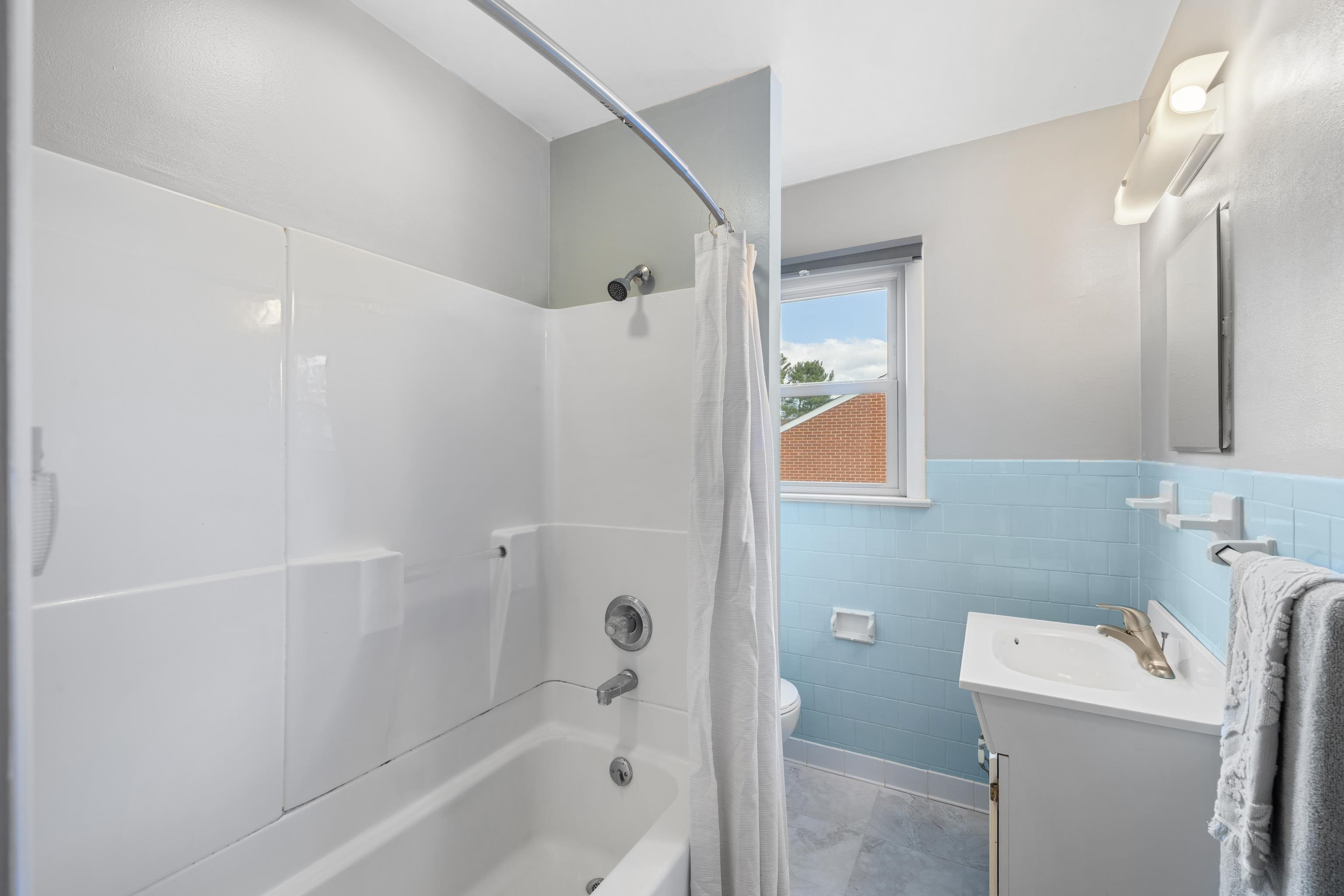 1358 KEESLING AVE, WAYNESBORO, Virginia 22980, 4 Bedrooms Bedrooms, ,1 BathroomBathrooms,Residential,1358 KEESLING AVE,671008 MLS # 671008 1358 KEESLING AVE, WAYNESBORO, Virginia 22980, 4 Bedrooms Bedrooms, ,1 BathroomBathrooms,Residential,1358 KEESLING AVE,671008 MLS # 671008