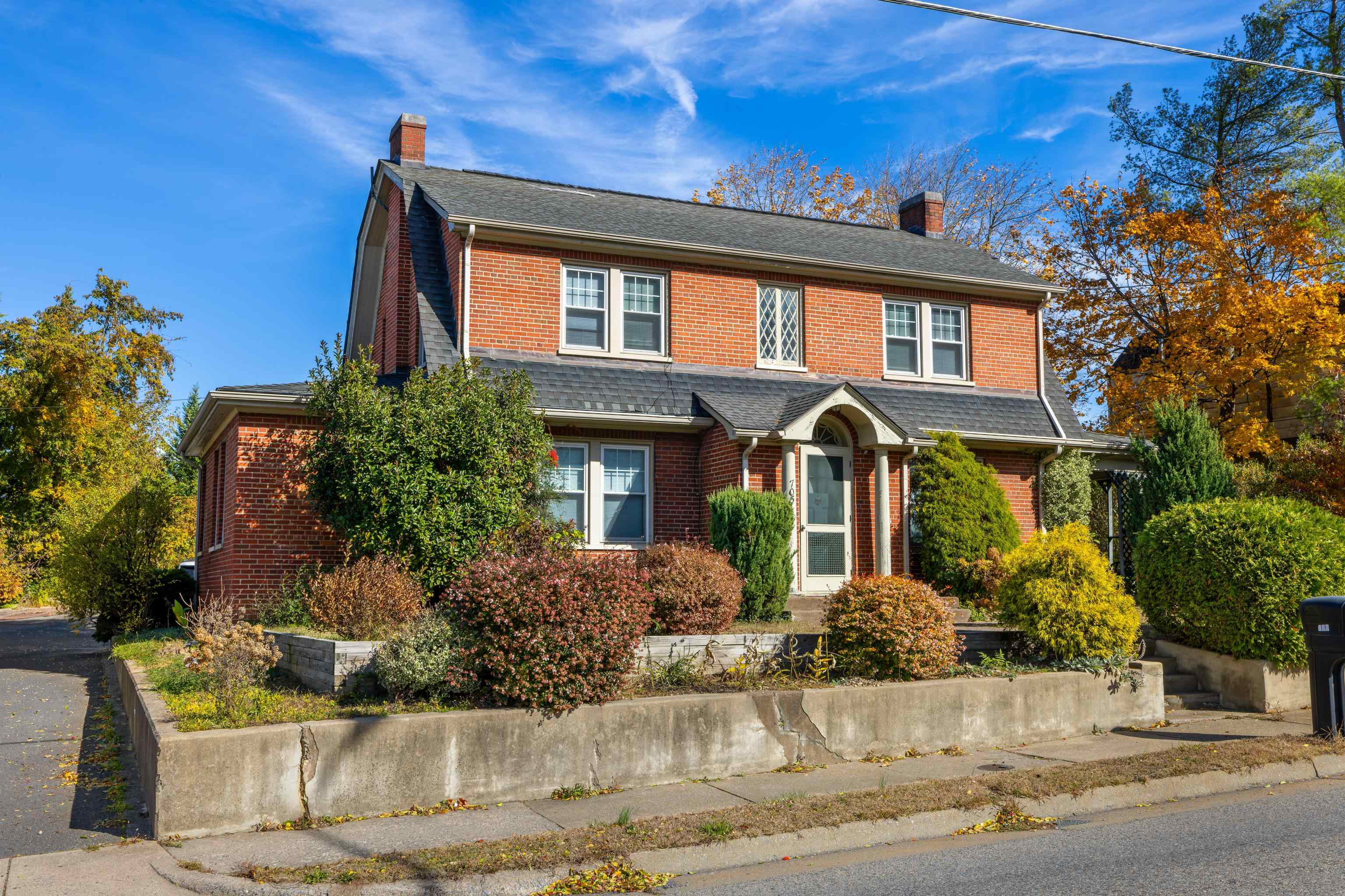 705 RICHMOND AVE, STAUNTON, Virginia 24401, 5 Bedrooms Bedrooms, ,3 BathroomsBathrooms,Residential,705 RICHMOND AVE,671009 MLS # 671009 705 RICHMOND AVE, STAUNTON, Virginia 24401, 5 Bedrooms Bedrooms, ,3 BathroomsBathrooms,Residential,705 RICHMOND AVE,671009 MLS # 671009