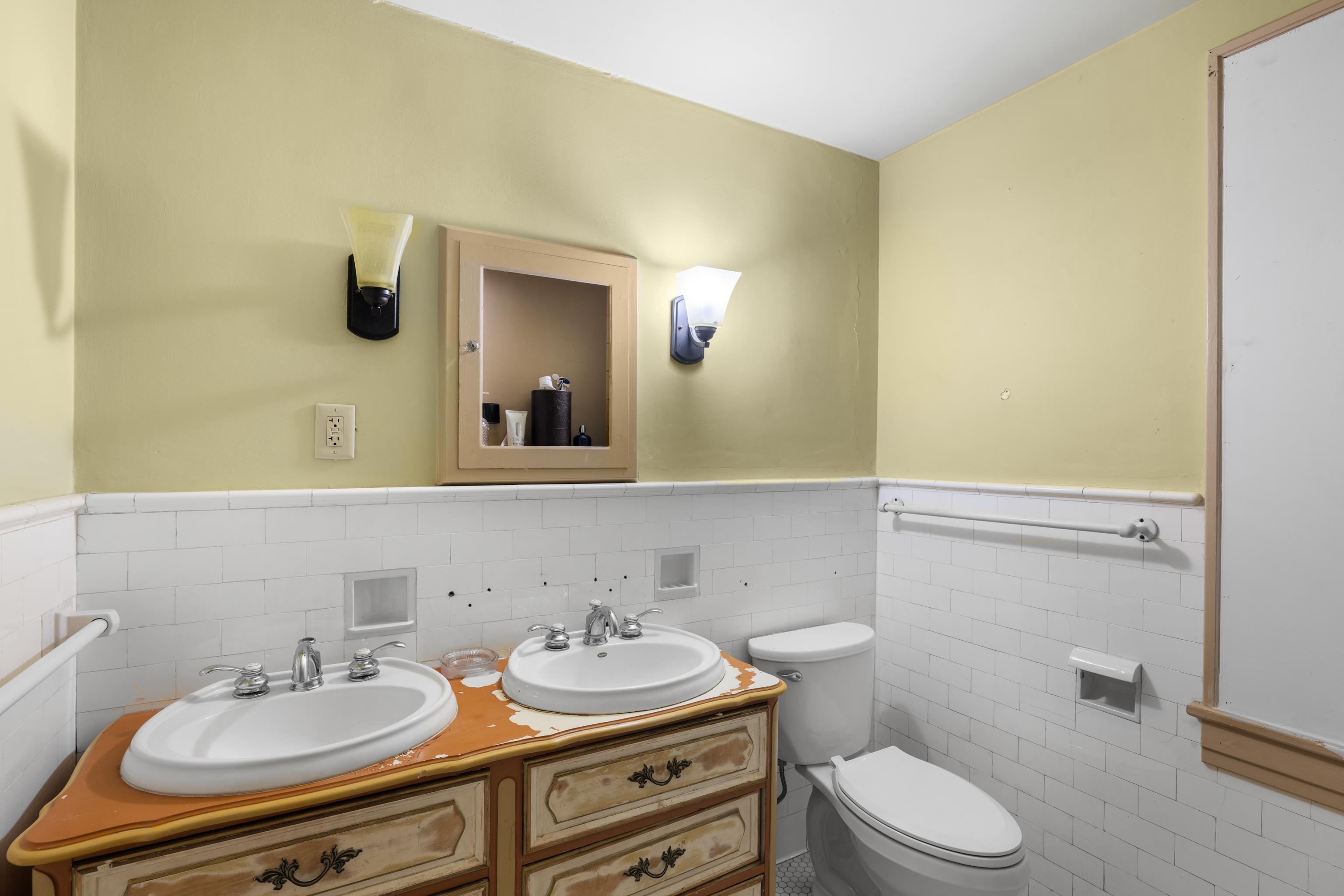 705 RICHMOND AVE, STAUNTON, Virginia 24401, 5 Bedrooms Bedrooms, ,3 BathroomsBathrooms,Residential,705 RICHMOND AVE,671009 MLS # 671009 705 RICHMOND AVE, STAUNTON, Virginia 24401, 5 Bedrooms Bedrooms, ,3 BathroomsBathrooms,Residential,705 RICHMOND AVE,671009 MLS # 671009