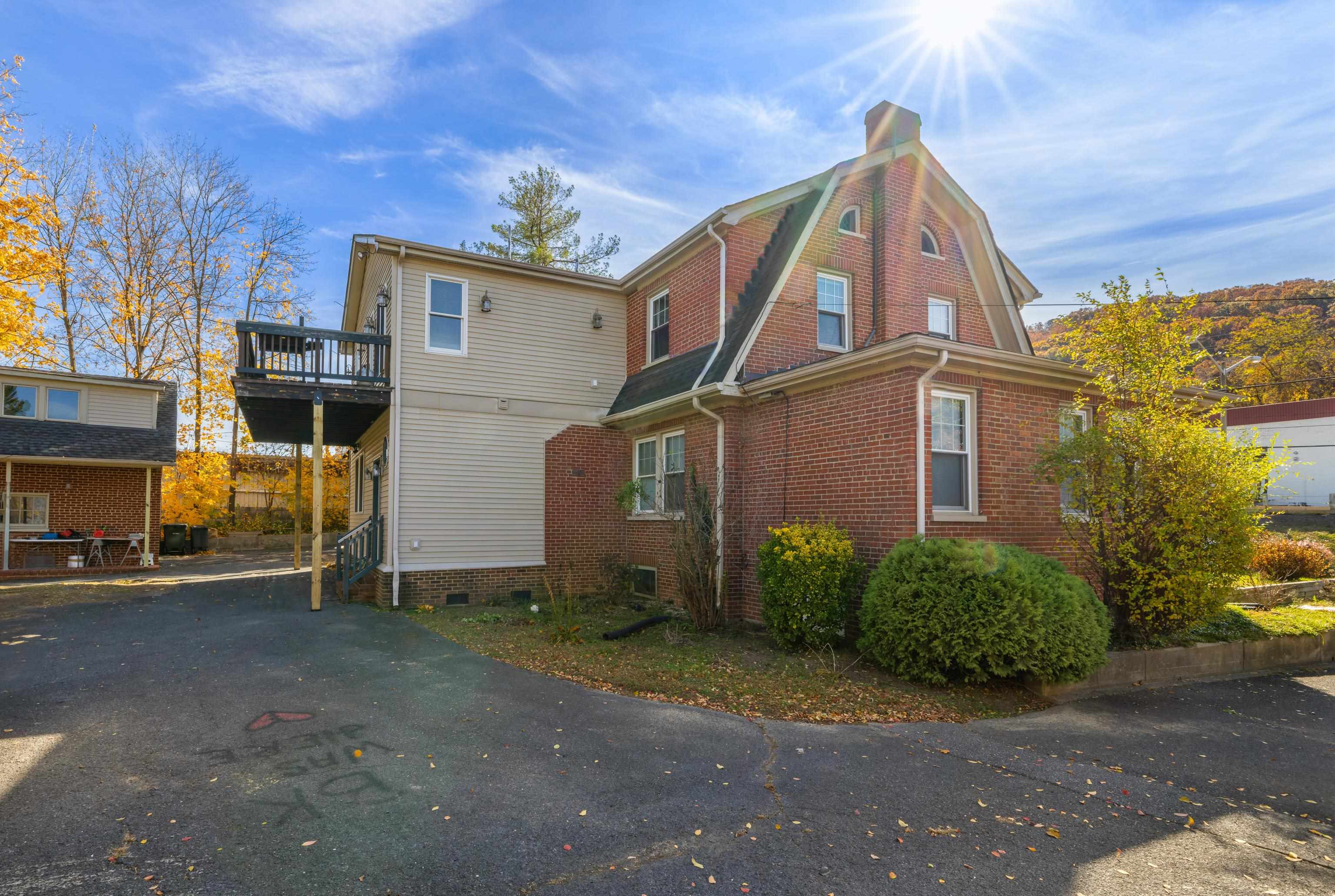 705 RICHMOND AVE, STAUNTON, Virginia 24401, 5 Bedrooms Bedrooms, ,3 BathroomsBathrooms,Residential,705 RICHMOND AVE,671009 MLS # 671009 705 RICHMOND AVE, STAUNTON, Virginia 24401, 5 Bedrooms Bedrooms, ,3 BathroomsBathrooms,Residential,705 RICHMOND AVE,671009 MLS # 671009