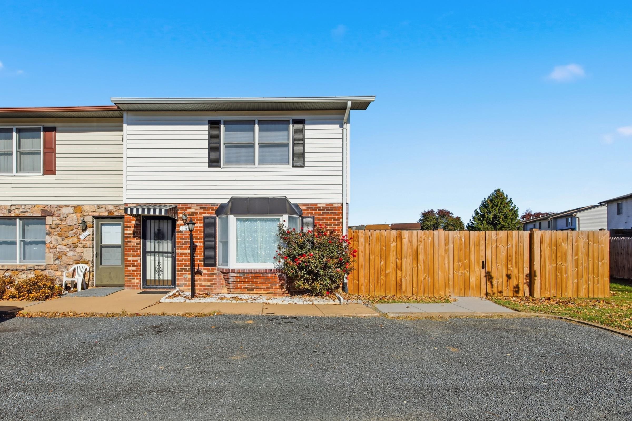 163 E RESERVOIR RD, WOODSTOCK, Virginia 22664, 2 Bedrooms Bedrooms, ,1 BathroomBathrooms,Residential,163 E RESERVOIR RD,671010 MLS # 671010