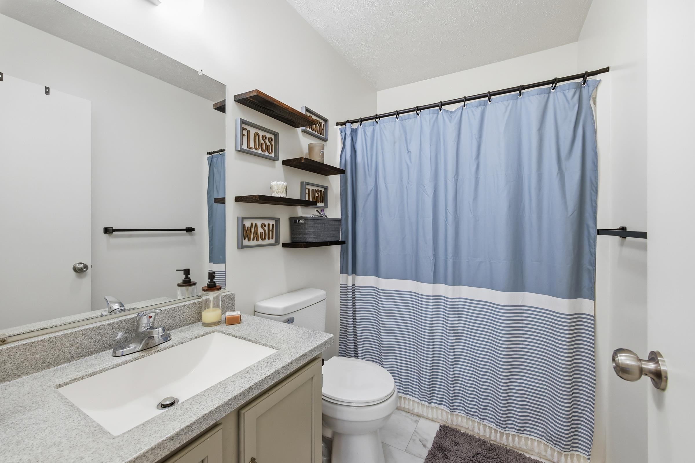 163 E RESERVOIR RD, WOODSTOCK, Virginia 22664, 2 Bedrooms Bedrooms, ,1 BathroomBathrooms,Residential,163 E RESERVOIR RD,671010 MLS # 671010