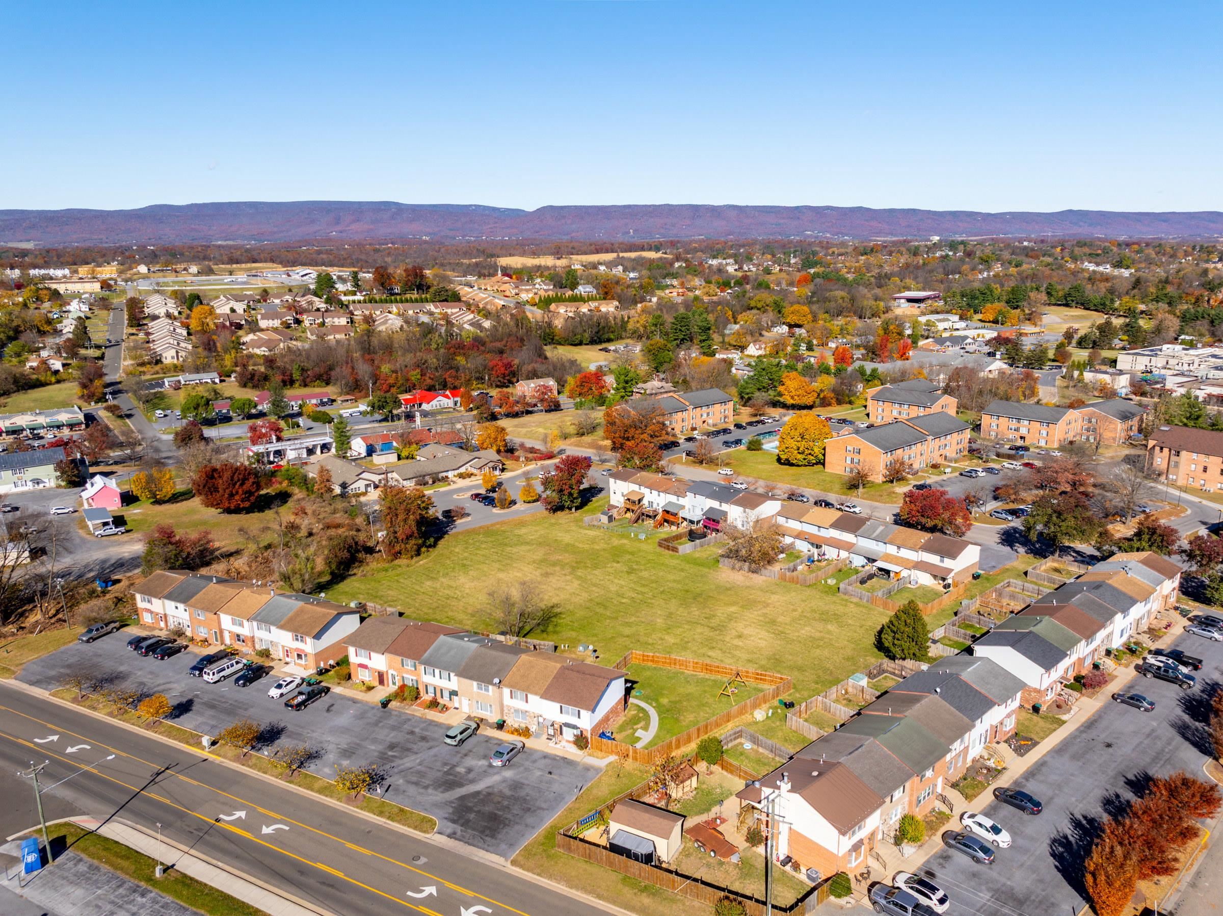 163 E RESERVOIR RD, WOODSTOCK, Virginia 22664, 2 Bedrooms Bedrooms, ,1 BathroomBathrooms,Residential,163 E RESERVOIR RD,671010 MLS # 671010