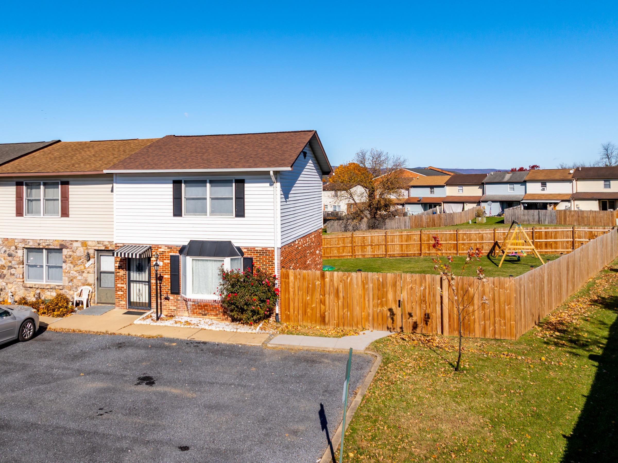 163 E RESERVOIR RD, WOODSTOCK, Virginia 22664, 2 Bedrooms Bedrooms, ,1 BathroomBathrooms,Residential,163 E RESERVOIR RD,671010 MLS # 671010