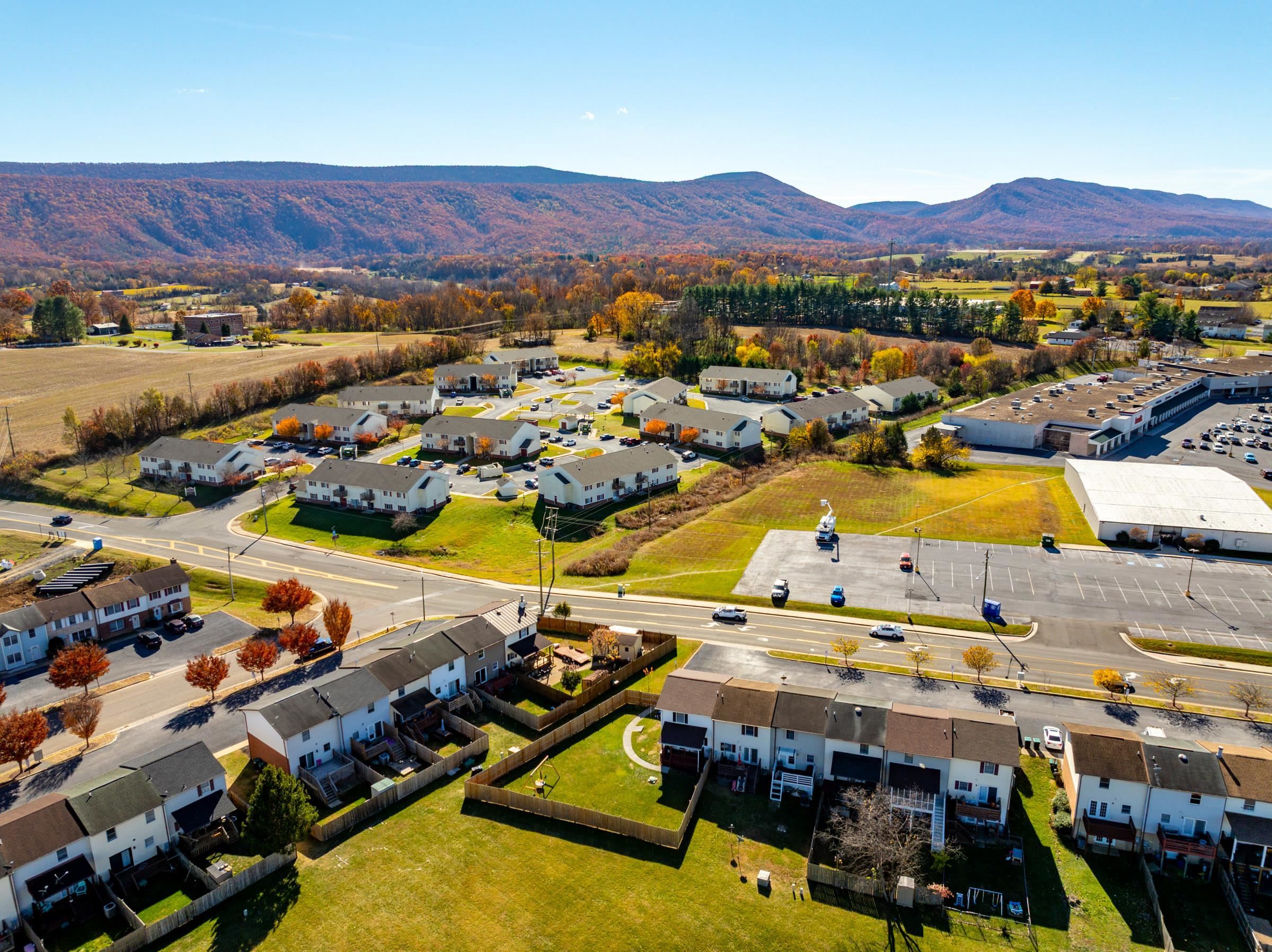 163 E RESERVOIR RD, WOODSTOCK, Virginia 22664, 2 Bedrooms Bedrooms, ,1 BathroomBathrooms,Residential,163 E RESERVOIR RD,671010 MLS # 671010