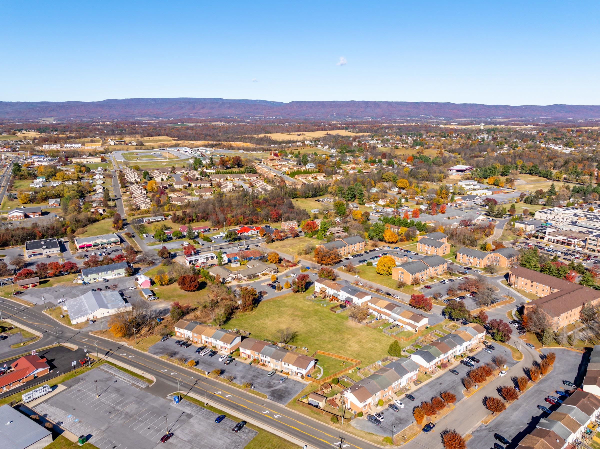 163 E RESERVOIR RD, WOODSTOCK, Virginia 22664, 2 Bedrooms Bedrooms, ,1 BathroomBathrooms,Residential,163 E RESERVOIR RD,671010 MLS # 671010