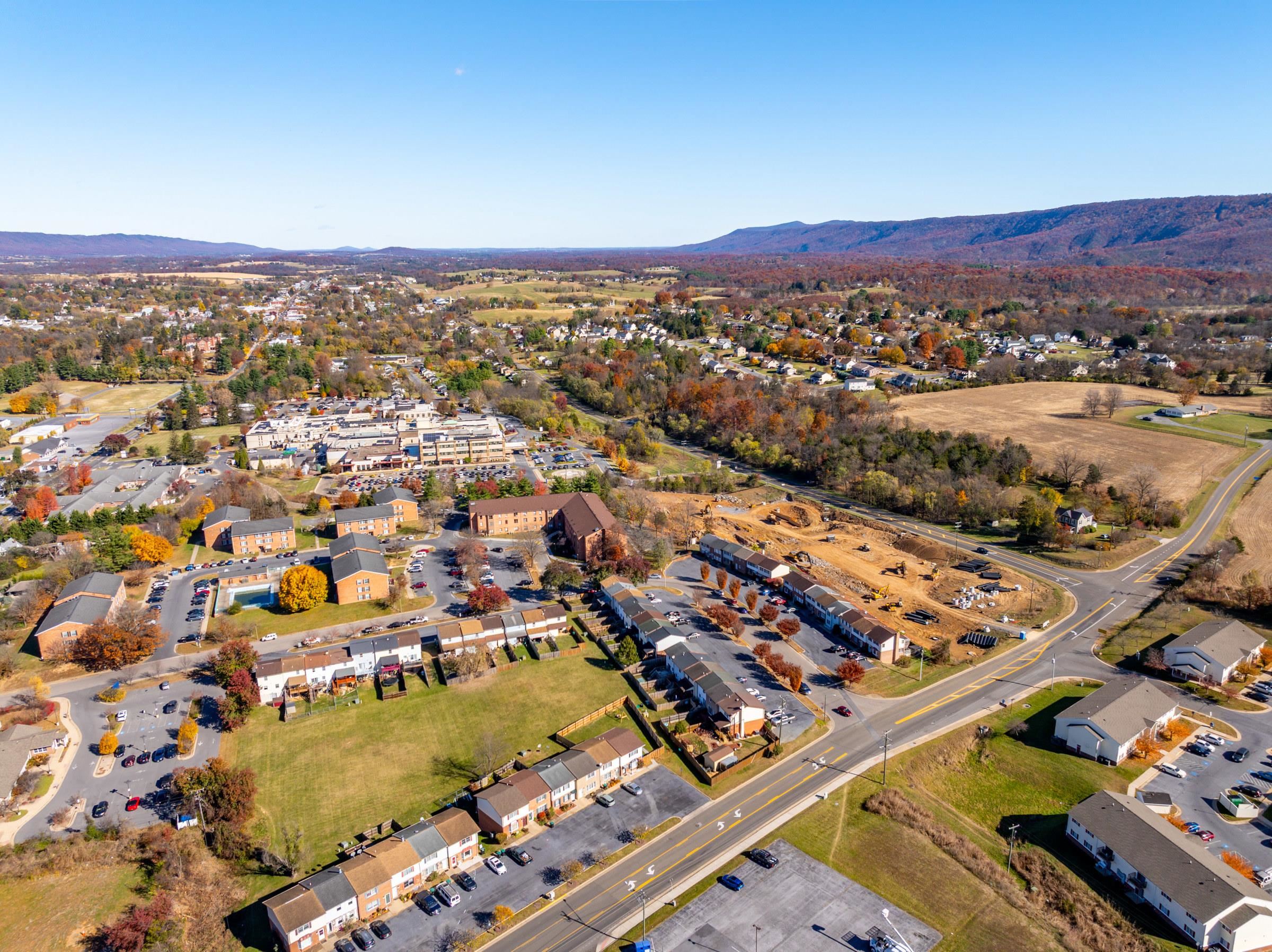 163 E RESERVOIR RD, WOODSTOCK, Virginia 22664, 2 Bedrooms Bedrooms, ,1 BathroomBathrooms,Residential,163 E RESERVOIR RD,671010 MLS # 671010