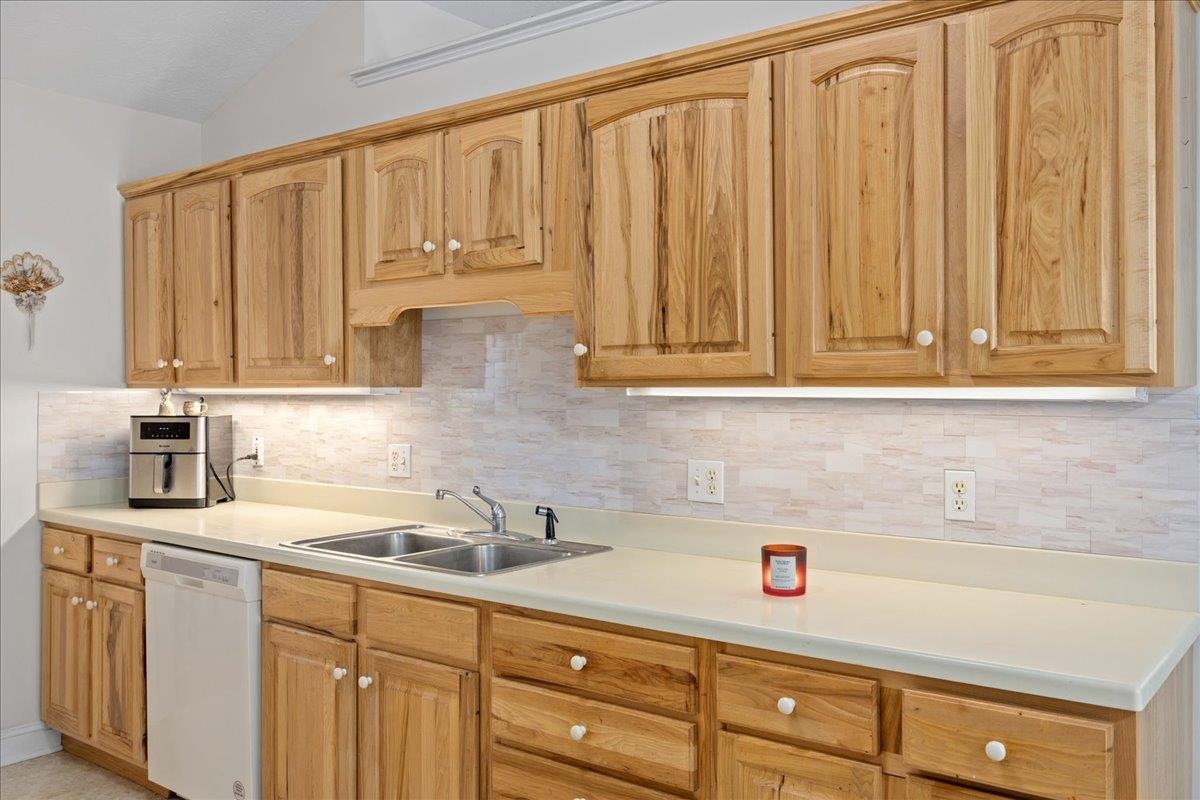 2915 BARRINGTON DR, ROCKINGHAM, Virginia 22801, 3 Bedrooms Bedrooms, ,2 BathroomsBathrooms,Residential,2915 BARRINGTON DR,671020 MLS # 671020 2915 BARRINGTON DR, ROCKINGHAM, Virginia 22801, 3 Bedrooms Bedrooms, ,2 BathroomsBathrooms,Residential,2915 BARRINGTON DR,671020 MLS # 671020