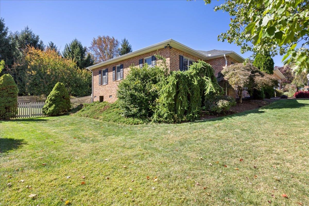 2915 BARRINGTON DR, ROCKINGHAM, Virginia 22801, 3 Bedrooms Bedrooms, ,2 BathroomsBathrooms,Residential,2915 BARRINGTON DR,671020 MLS # 671020 2915 BARRINGTON DR, ROCKINGHAM, Virginia 22801, 3 Bedrooms Bedrooms, ,2 BathroomsBathrooms,Residential,2915 BARRINGTON DR,671020 MLS # 671020