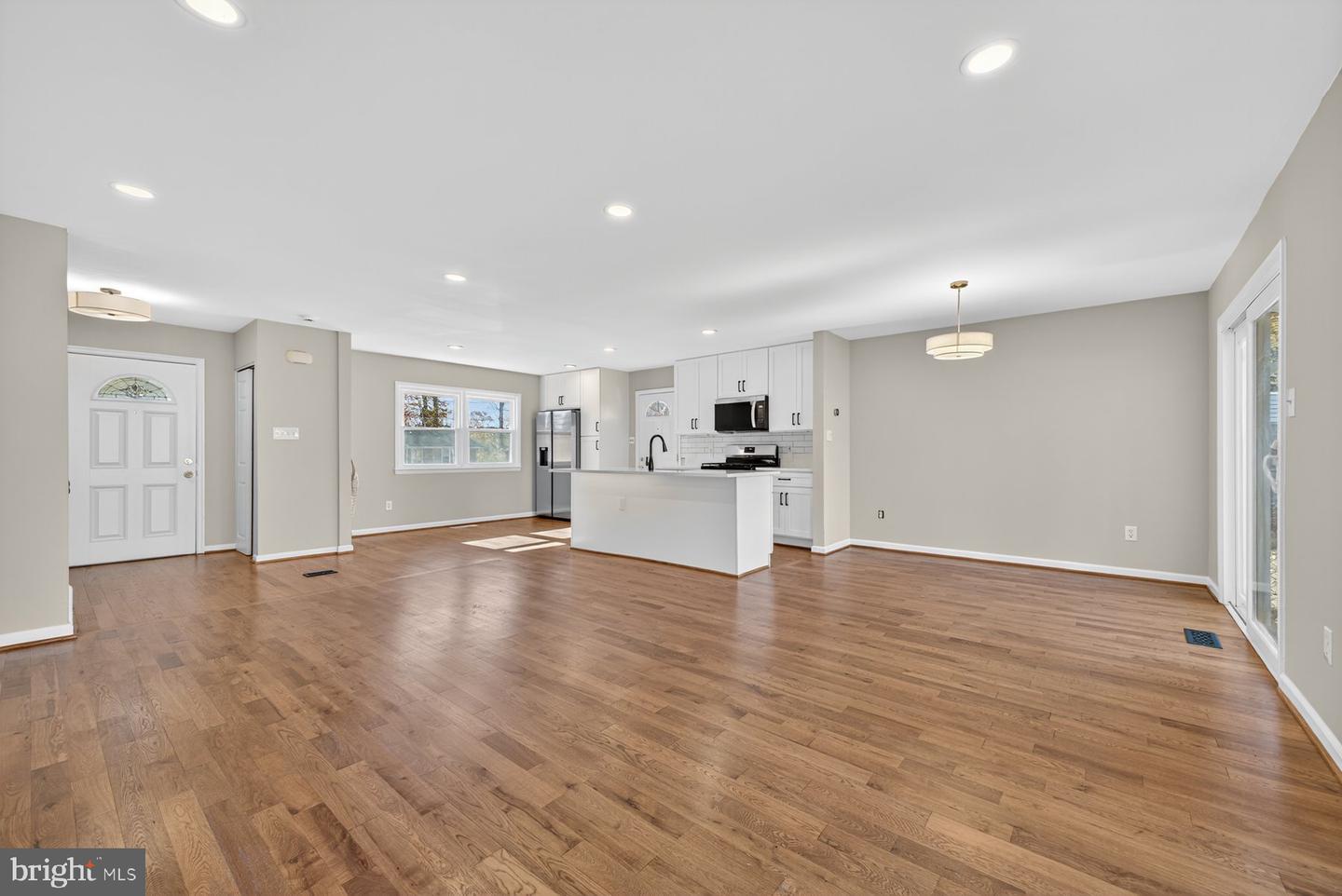 10230 ANTIETAM AVE, FAIRFAX, Virginia 22030, 5 Bedrooms Bedrooms, ,2 BathroomsBathrooms,Residential,For sale,10230 ANTIETAM AVE,VAFC2007188 MLS # VAFC2007188