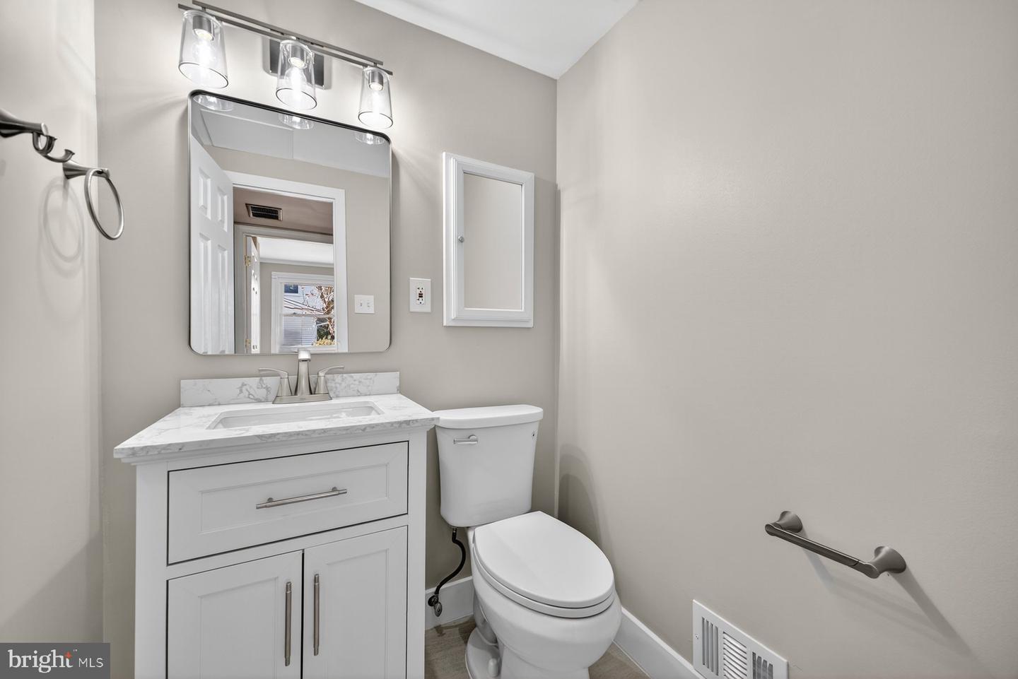 10230 ANTIETAM AVE, FAIRFAX, Virginia 22030, 5 Bedrooms Bedrooms, ,2 BathroomsBathrooms,Residential,For sale,10230 ANTIETAM AVE,VAFC2007188 MLS # VAFC2007188