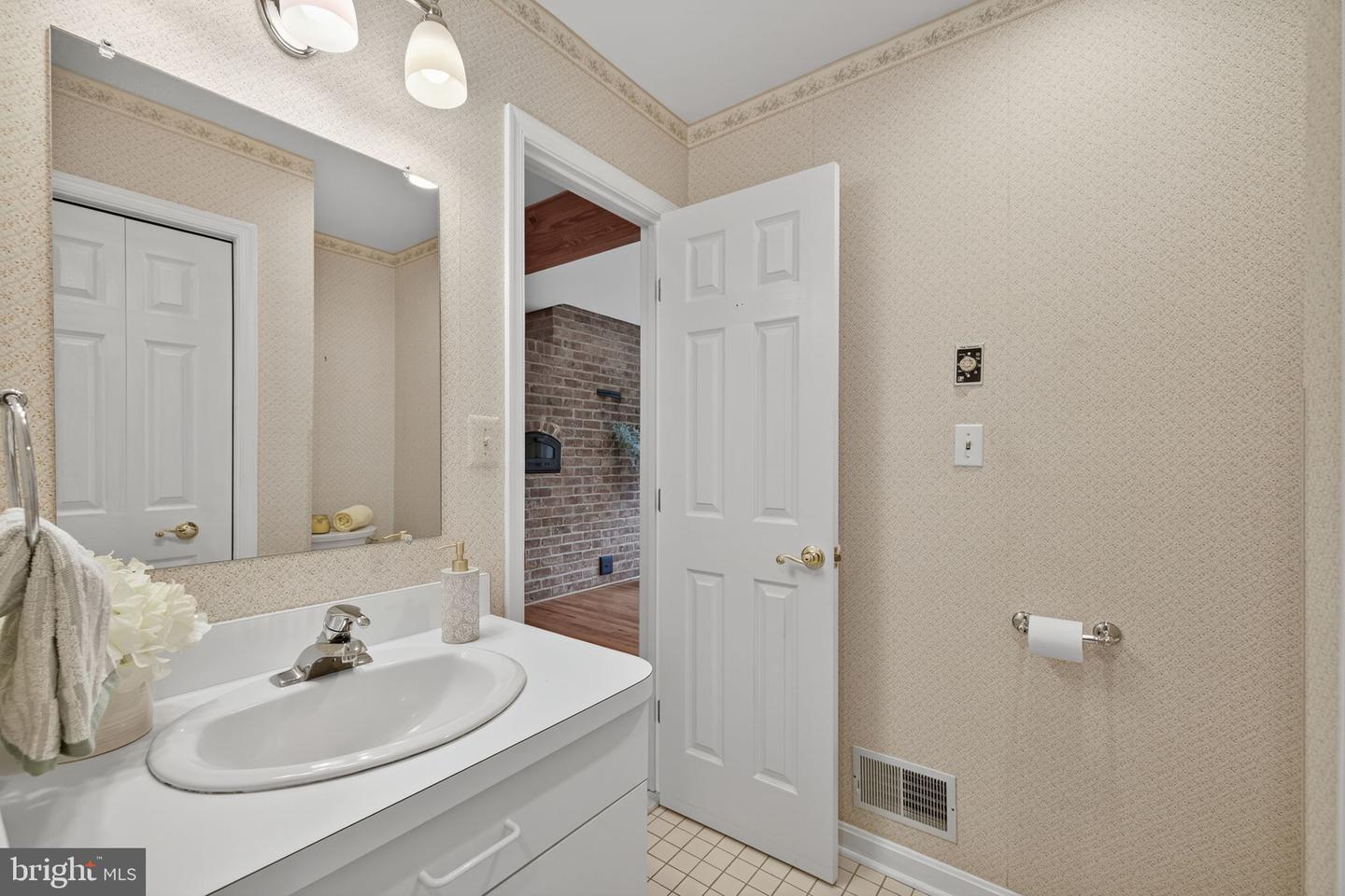 8423 LOCK LN, WARRENTON, Virginia 20186, 3 Bedrooms Bedrooms, ,3 BathroomsBathrooms,Residential,For sale,8423 LOCK LN,VAFQ2019374 MLS # VAFQ2019374