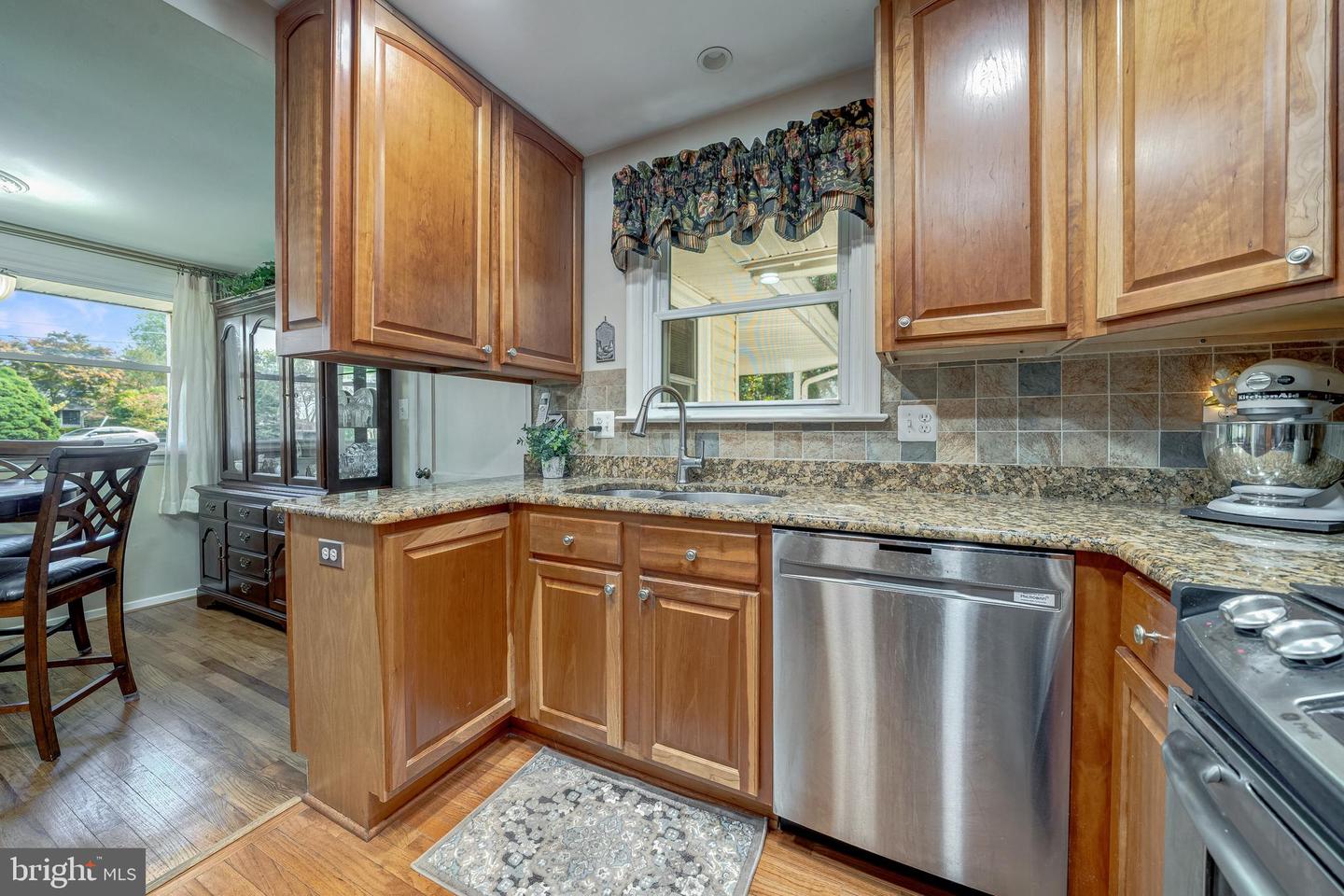 7124 WADE PL, FALLS CHURCH, Virginia 22042, 3 Bedrooms Bedrooms, 11 Rooms Rooms,2 BathroomsBathrooms,Residential,For sale,7124 WADE PL,VAFX2274674 MLS # VAFX2274674