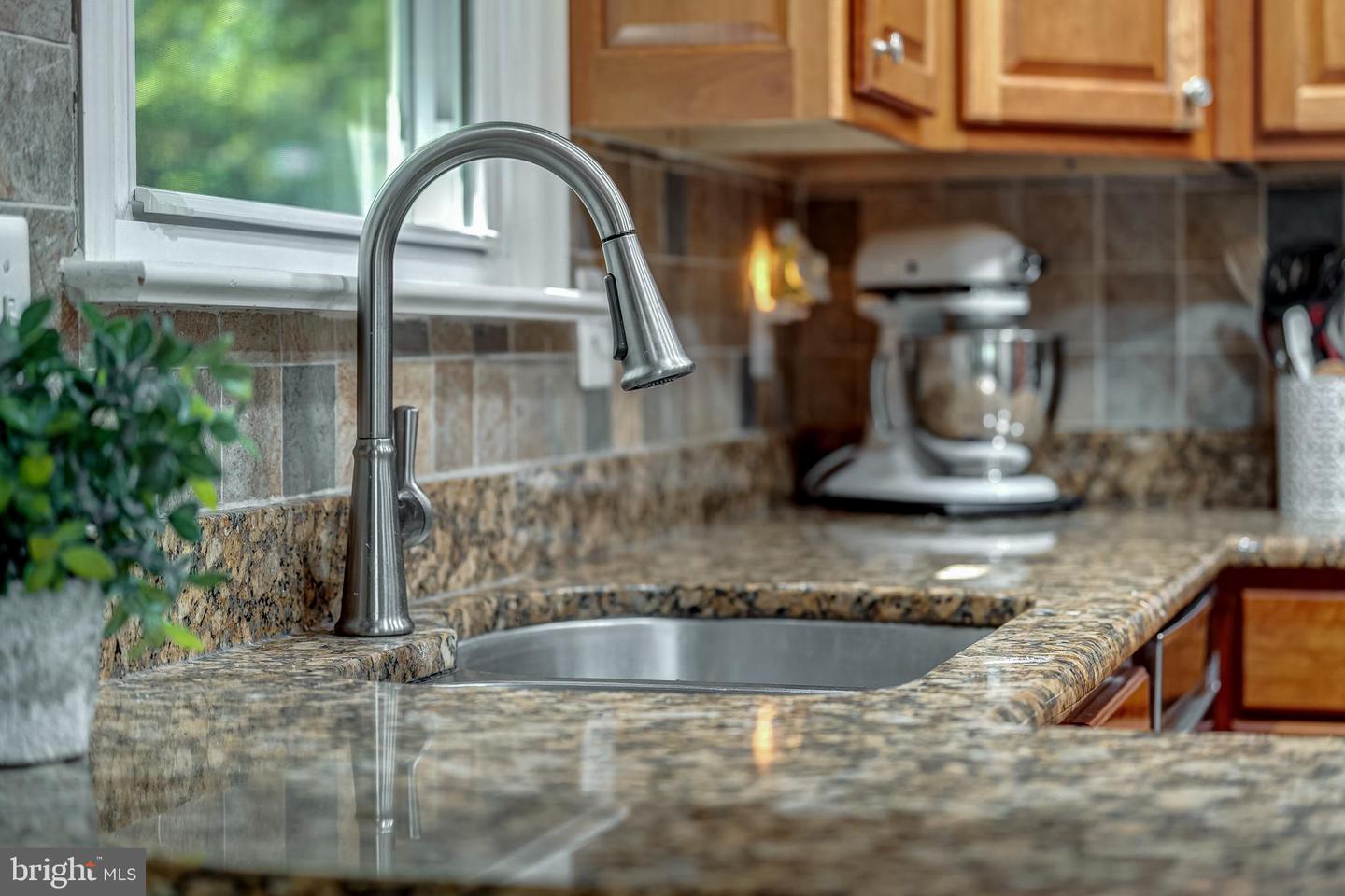 7124 WADE PL, FALLS CHURCH, Virginia 22042, 3 Bedrooms Bedrooms, 11 Rooms Rooms,2 BathroomsBathrooms,Residential,For sale,7124 WADE PL,VAFX2274674 MLS # VAFX2274674