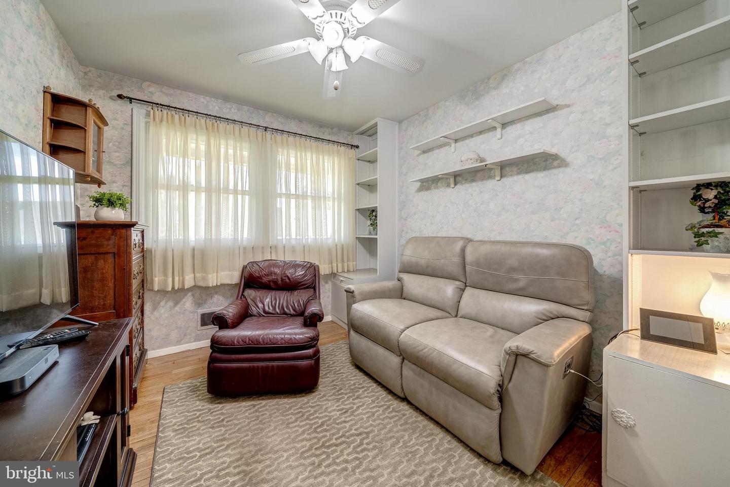 7124 WADE PL, FALLS CHURCH, Virginia 22042, 3 Bedrooms Bedrooms, 11 Rooms Rooms,2 BathroomsBathrooms,Residential,For sale,7124 WADE PL,VAFX2274674 MLS # VAFX2274674