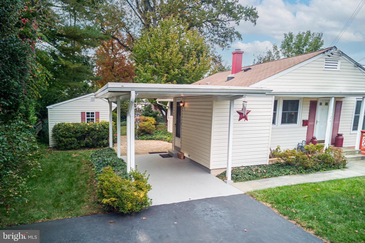 7124 WADE PL, FALLS CHURCH, Virginia 22042, 3 Bedrooms Bedrooms, 11 Rooms Rooms,2 BathroomsBathrooms,Residential,For sale,7124 WADE PL,VAFX2274674 MLS # VAFX2274674