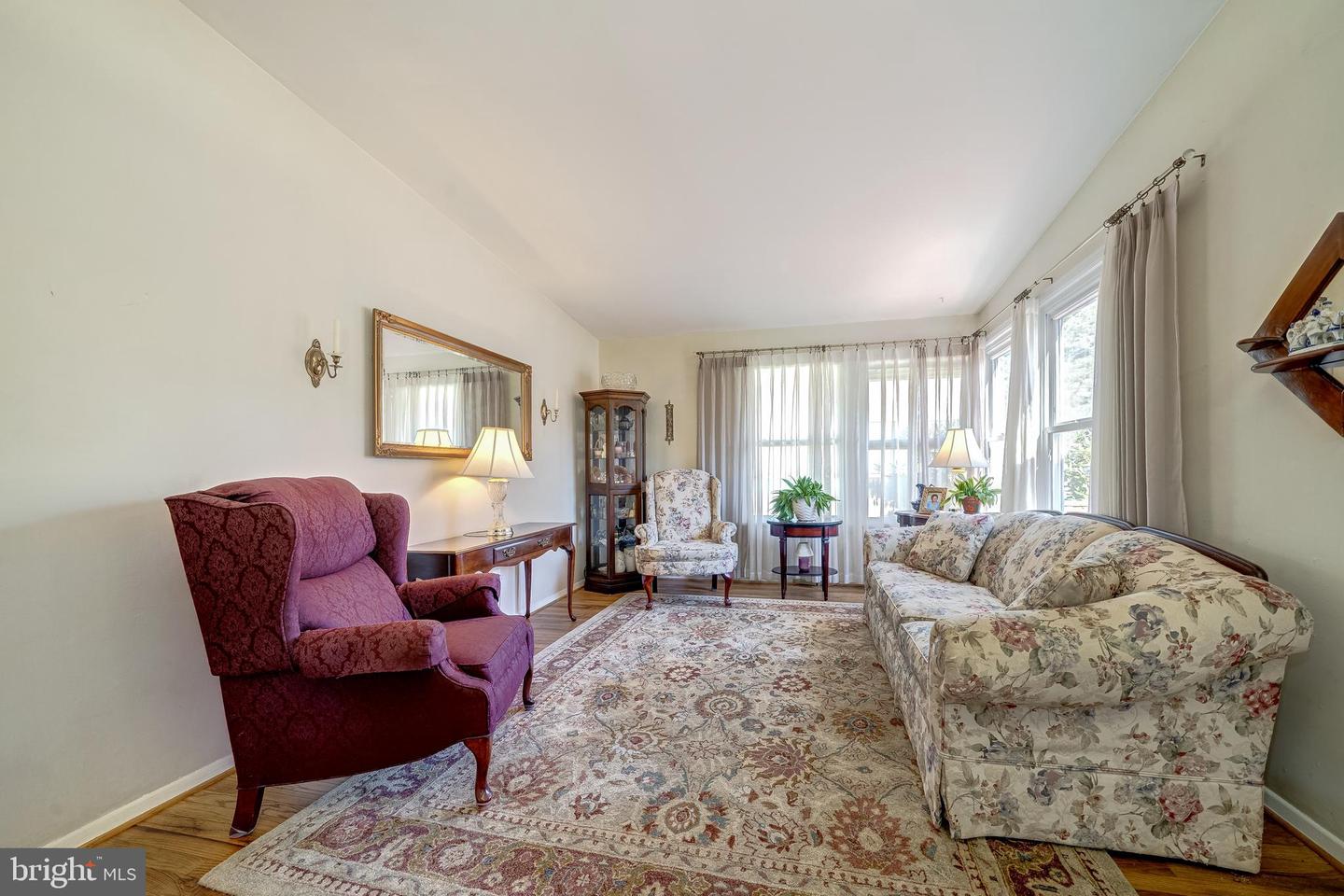 7124 WADE PL, FALLS CHURCH, Virginia 22042, 3 Bedrooms Bedrooms, 11 Rooms Rooms,2 BathroomsBathrooms,Residential,For sale,7124 WADE PL,VAFX2274674 MLS # VAFX2274674