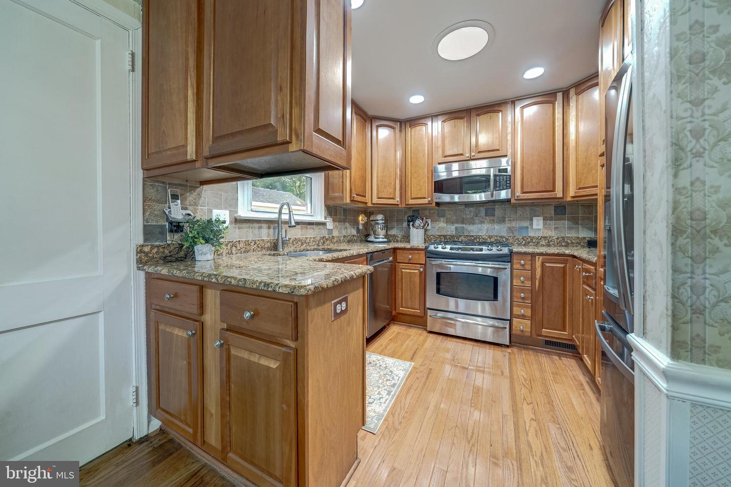 7124 WADE PL, FALLS CHURCH, Virginia 22042, 3 Bedrooms Bedrooms, 11 Rooms Rooms,2 BathroomsBathrooms,Residential,For sale,7124 WADE PL,VAFX2274674 MLS # VAFX2274674