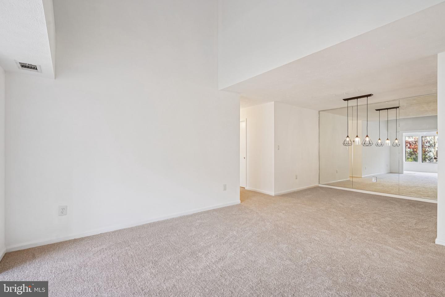 2203 HUNTERS RUN DR, RESTON, Virginia 20191, 2 Bedrooms Bedrooms, ,2 BathroomsBathrooms,Residential,For sale,2203 HUNTERS RUN DR,VAFX2275078 MLS # VAFX2275078