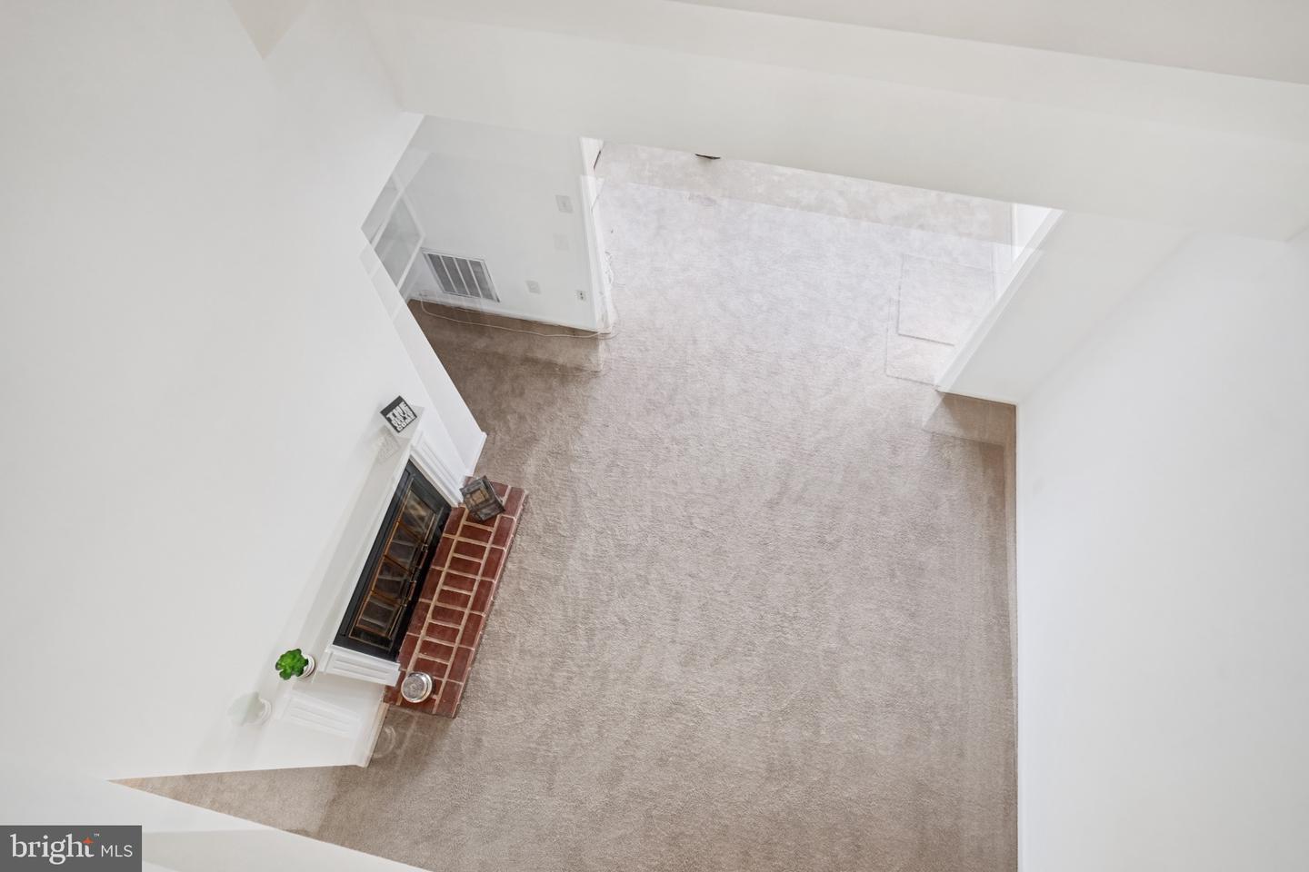 2203 HUNTERS RUN DR, RESTON, Virginia 20191, 2 Bedrooms Bedrooms, ,2 BathroomsBathrooms,Residential,For sale,2203 HUNTERS RUN DR,VAFX2275078 MLS # VAFX2275078