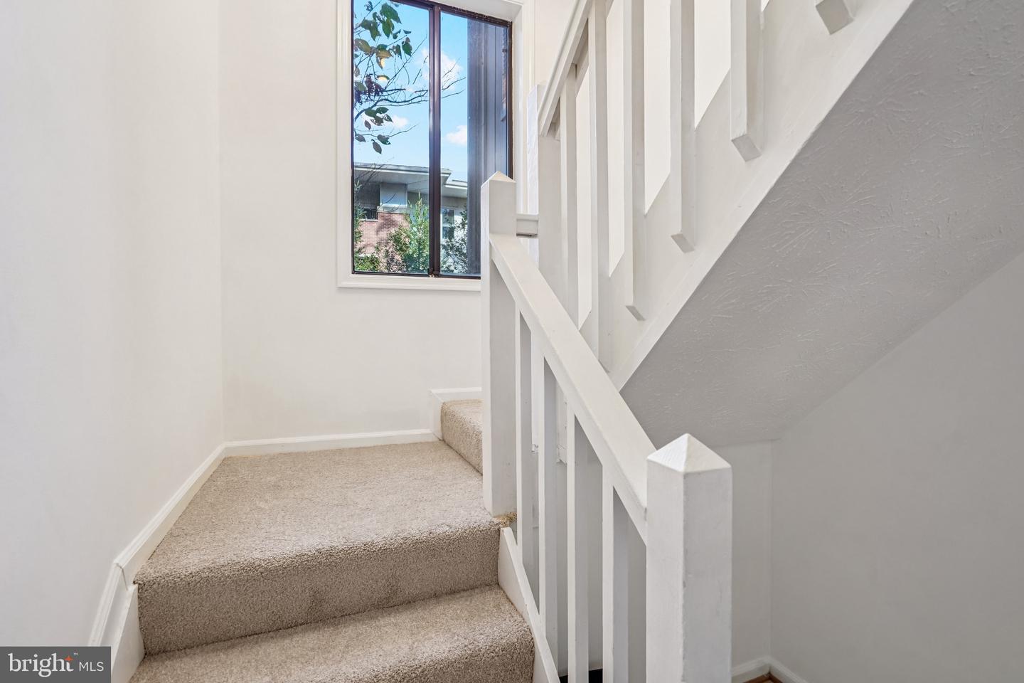 2203 HUNTERS RUN DR, RESTON, Virginia 20191, 2 Bedrooms Bedrooms, ,2 BathroomsBathrooms,Residential,For sale,2203 HUNTERS RUN DR,VAFX2275078 MLS # VAFX2275078